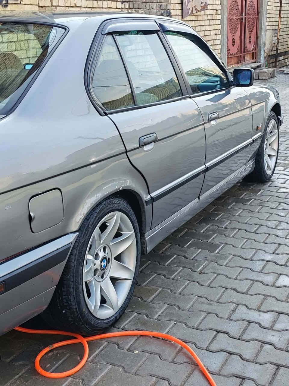 سلام عليكم سياره بي ام موديل 1993 مكينه مفتوحه 3500 6 سلندر رقم بغداد انكليزي جديد سياره نضيفه تبريد فول شغال قطعتين مصبوغه صبغ عام جماليه بيها ملاحظات سعر 55 *********** بكان سياره بغداد بلديات
