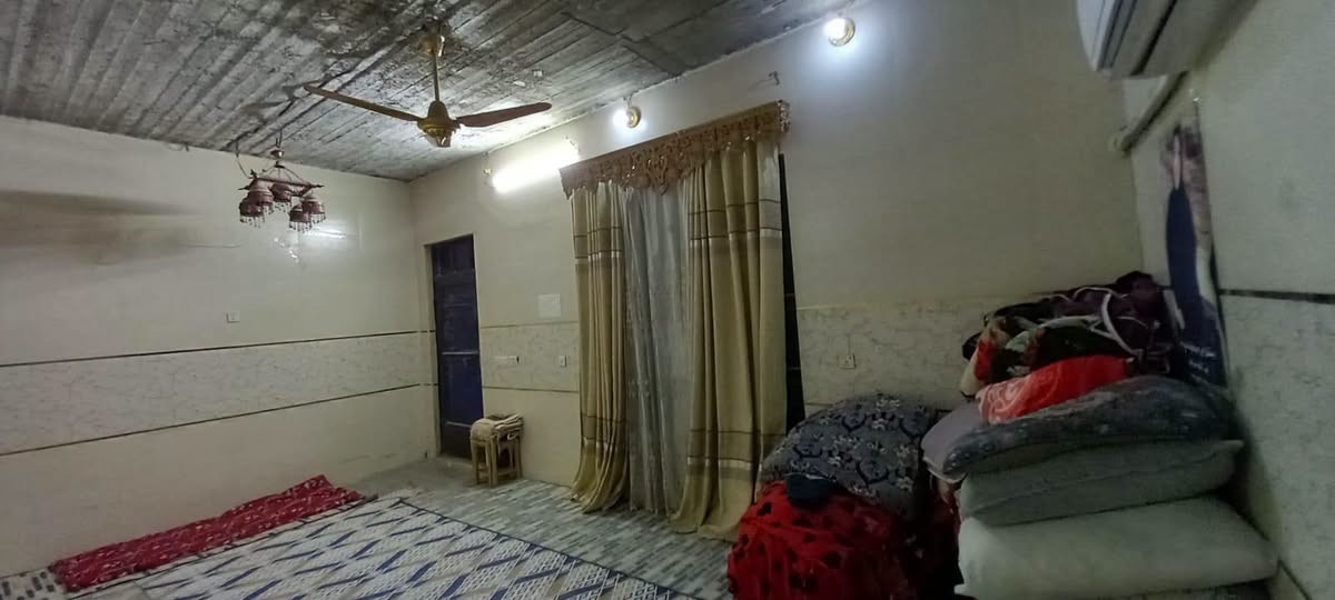 .ار 300 متر كوفه علوة الفحل شارع الرئيسي نهاية الشارع يحتوي على غرفتين وصاله ومطبخ وتخاريج وستقبال بسعر 65 مليوون /////***********
