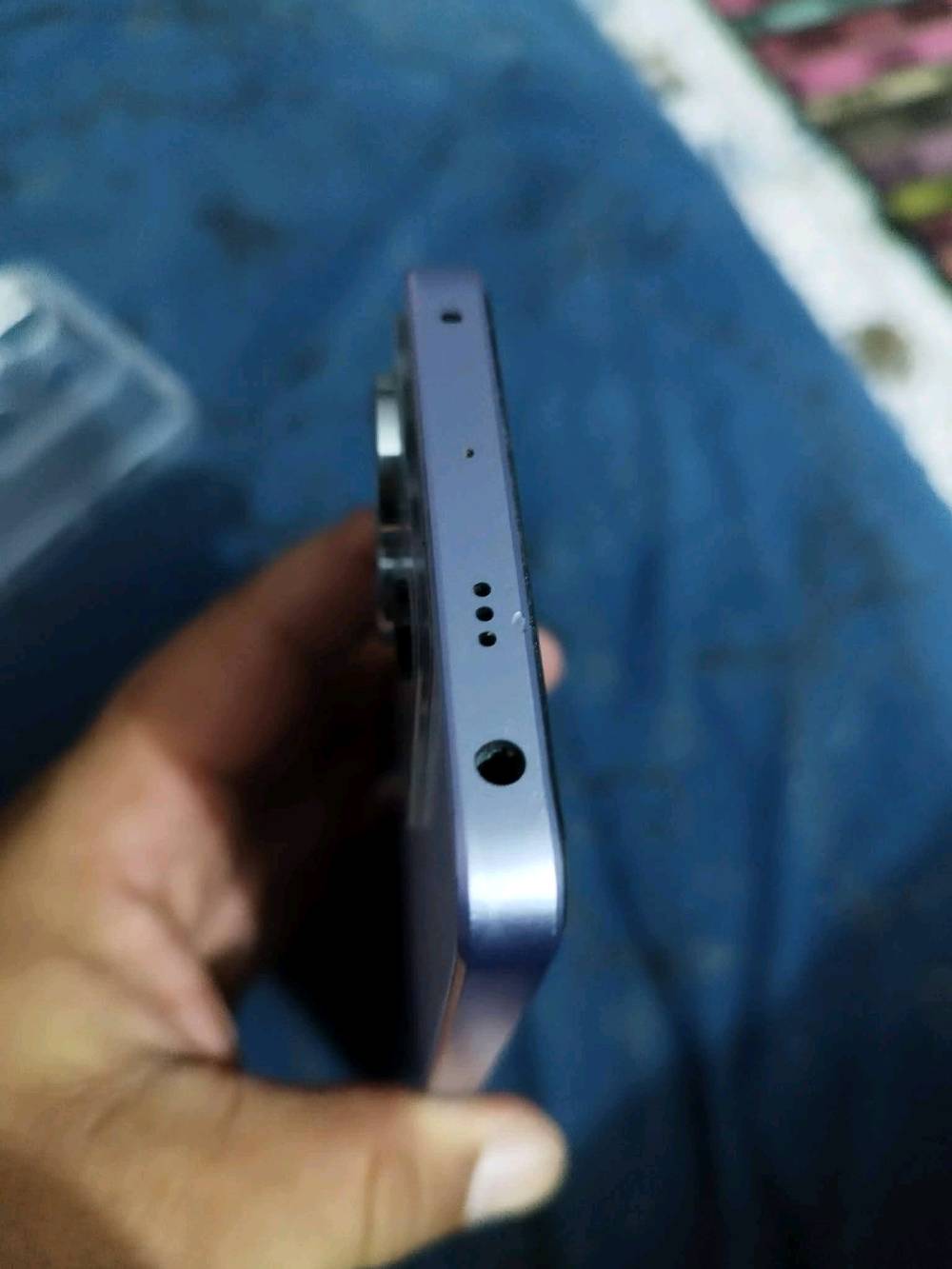 هاتف ريدمي نوت 13 برو 5G
- **كاميرا قوية ثلاثية:** 200 MP الخلفية + 8 MP واسعة + 2 MP ماكرو لالتقاط تفاصيل رائعة  
- **سيلفي ممتاز:** 16 MP تصوير فيديو حتى 1080p@60fps  
- **أداء قوي:** معالِج كوالكوم سناب دراجون 7s جين 2  
- **ذاكرة وتخزين كبيرة:** 12+12 جيجابايت رام / 512 جيجابايت تخزين  
- **شاشة مبهرة:** AMOLED 6.67 بوصة، FHD+، 120Hz، سطوع حتى 1800 شمعة  
- **بطارية وشحن سريع:** 5100 مللي أمبير، شحن 67W عبر USB Type-C  
- **حماية قوية:** Gorilla Glass Victus
---
*الجهاز بي ضربة بالشاشة ممأثرة عليه موضحة بالصورة بيع او مراوس السعر 250 الف عنوان حله مركز واتساب ***********