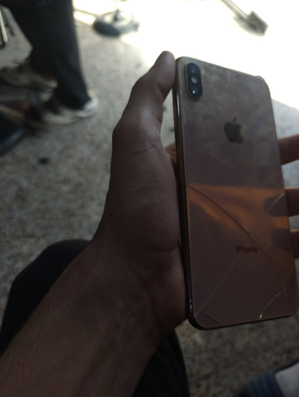 ايفون اكس ماكس 256 تك  نضيف وضع شركه مامبدل بس بطاريه شرط وضهر بي فطور وفيس ايدي واكف اثر وكعه سعره  النهائي 150 الف مامتواجد بس ع اتصال ع رقم *********** واتساب واتصال
