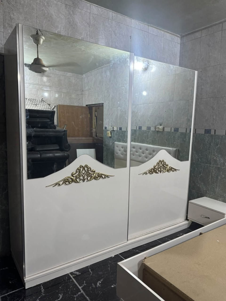 مزاد البركة لبيع الاثاث غرفة نوم تركي نفرين  5 قطع السعر 375 الف العنوان حي الضباط مقابل جامع المدلل متواجدين من ال ١٠ صباحاً الى ال ١٠ مساءً 
*********** اتصال 
***********واتس اب واتصال

