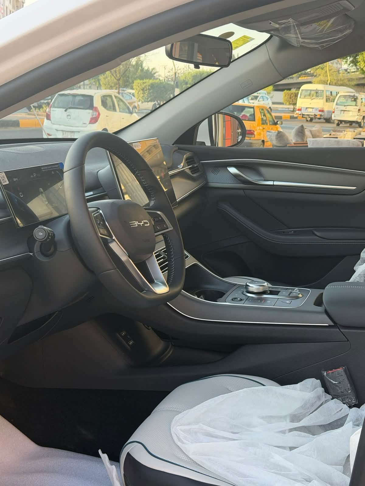 🚘 BYD Destroyer 05 2026 
من معرض الاخوين لتجارة السيارت الحديثة 
🔥 وصلت حديثاً ديستروير 05 2026 🔥 🚘 

سيدان هايبرد تجمع بين الاقتصاد، التكنولوجيا والأداء بتصميم عصري ومقصورة مريحة ✨

⚡ نظام الحركة والأداء
• نظام DM-i Plug-in Hybrid
• محرك بنزين 1.5L – 4 سلندر
• محرك كهربائي عالي الكفاءة
• نظام دفع أمامي FWD
• تسارع 0–100 كم/س يبدأ من حوالي 7.3 ثانية

🔋 البطارية والمدى
• بطارية BYD Blade – LFP
• مدى كهربائي يصل إلى 55 كم
• نظام DM-i مصمم لتحقيق كفاءة عالية واستهلاك اقتصادي للوقود

سيارة تعطيك متعة القيادة الكهربائية مع مرونة محرك البنزين… خيار عملي للمدينة والسفر وباستهلاك اقتصادي مميز.

💰 السعر 22,200,000 د.ع [ شامل الدلالية ] 

🔹 العنوان 
📍بغداد _ الوزيرية مقابل المجمع العلمي 

📞 للاستفسار والتواصل:

: ☎️*********** 
☎️***********
☎️***********
