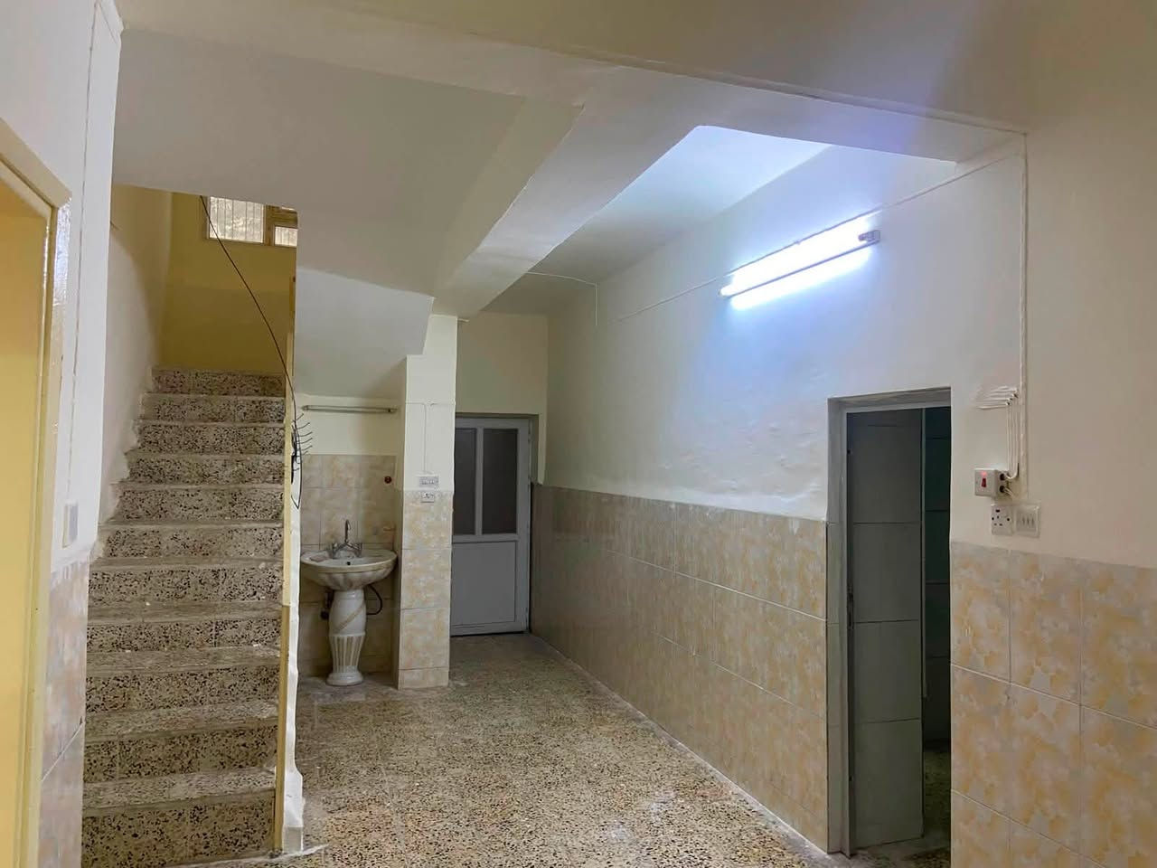 دار للايجار 300 متر طابقين

المحتويات

الطابق الاول / غرفتين نوم + استقبال + غرفة معيشة + مطبخ + صحيات + هول + كراج كبير + حديقة

الطابق الثاني / غرفة نوم + هول

العنوان / شارع القدس قرب جامع الابرار 

_________________

السعر 💵: يرجى الاتصال ب ارقام المكتب 🔔

📞 *********** 
📞 ***********

* نستقبل جميع عروضاتكم السكنية 🏠 والتجارية 🏡 بكافة مناطق كركوك  
.......................................

للمزيد من المعلومات مراجعة المكتب
