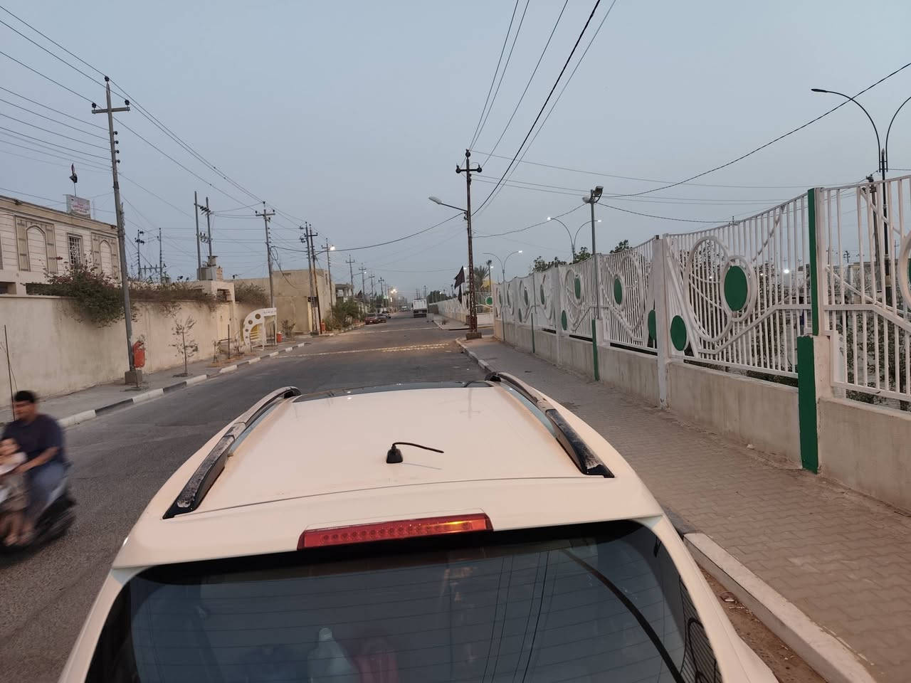 سنتافي ٢٠١٢ خليجي كفالة من الصبغ والضربة والتبديل . محرك ٤ سلندر دوش 
ثلاث قطع تبريد 
فتحة سقف 
٧ راكب 
السيارة رقم بصرة انكليزي هزة جديدة هذا الشهر سويتها 
السيارة بأسمي تحويل ثاني يوم 
للتواصل *********** 

السعر  ١٣٧
