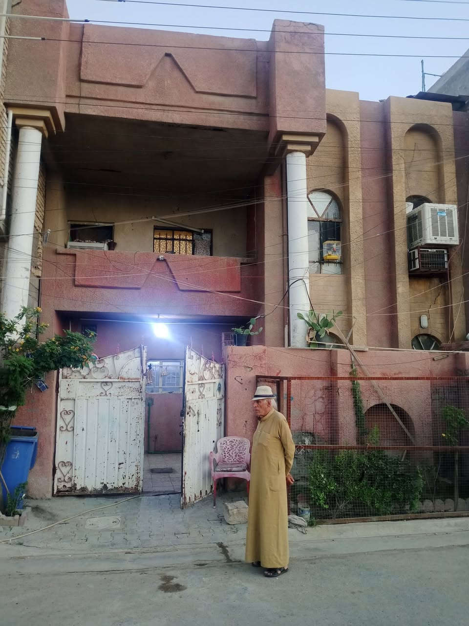 السلام عليكم
⚠️يعلن مكتب عراق السلام للعقار 
      عن توفر 
🏠 منزل للبيع مساحة 150م طابق ونصف ع ساحه 
      منطقة ال 9000 خلف  جامع النور  مدخلين
       استقبل + مطبخ +حولي + صحيات + ترك 
      الطابق الثاني غرفتين نوم 💤 وصحيات 
      مثل ما واضح عدكم بالفديوا 
للاستفسار الاتصال على الارقام :
لؤي التميمي 
***********
رياض التميمي
***********
قصي التميمي 
***********
أو زورنا في مكتبنا مكتب (عراق السلام) للعقار 
العنوان : شارع جامع النور
اهلا وسهلا بيكم
