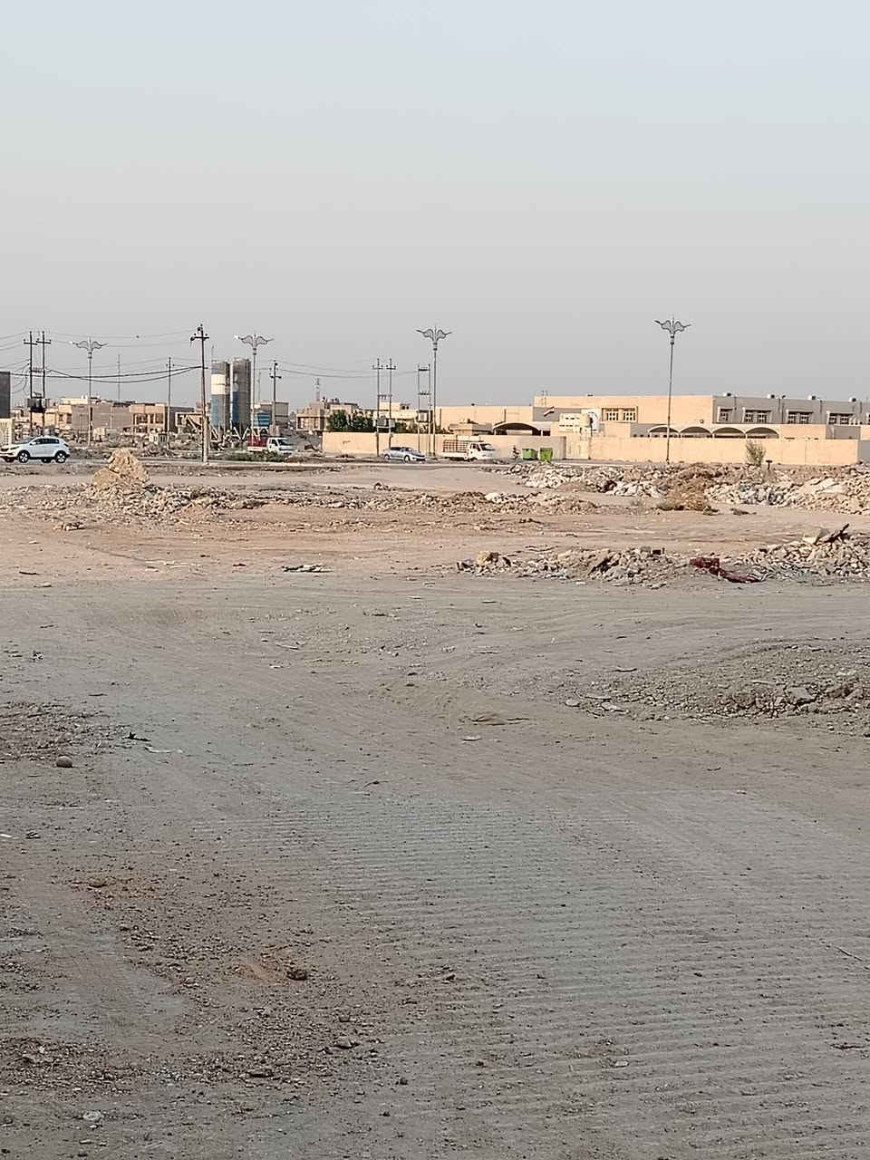قطعه للبيع حي الفرات ١٥٠ متر طابو صرف
بيها رباط ارضي يتكون من ٢ غرفة نوم وصاله ومطبخ واستقبال متوفر فيها خدمات

قرب ساحه التشابيه والمدرسة العراقيه

بينها وبين العابرات ساحه خضراء
