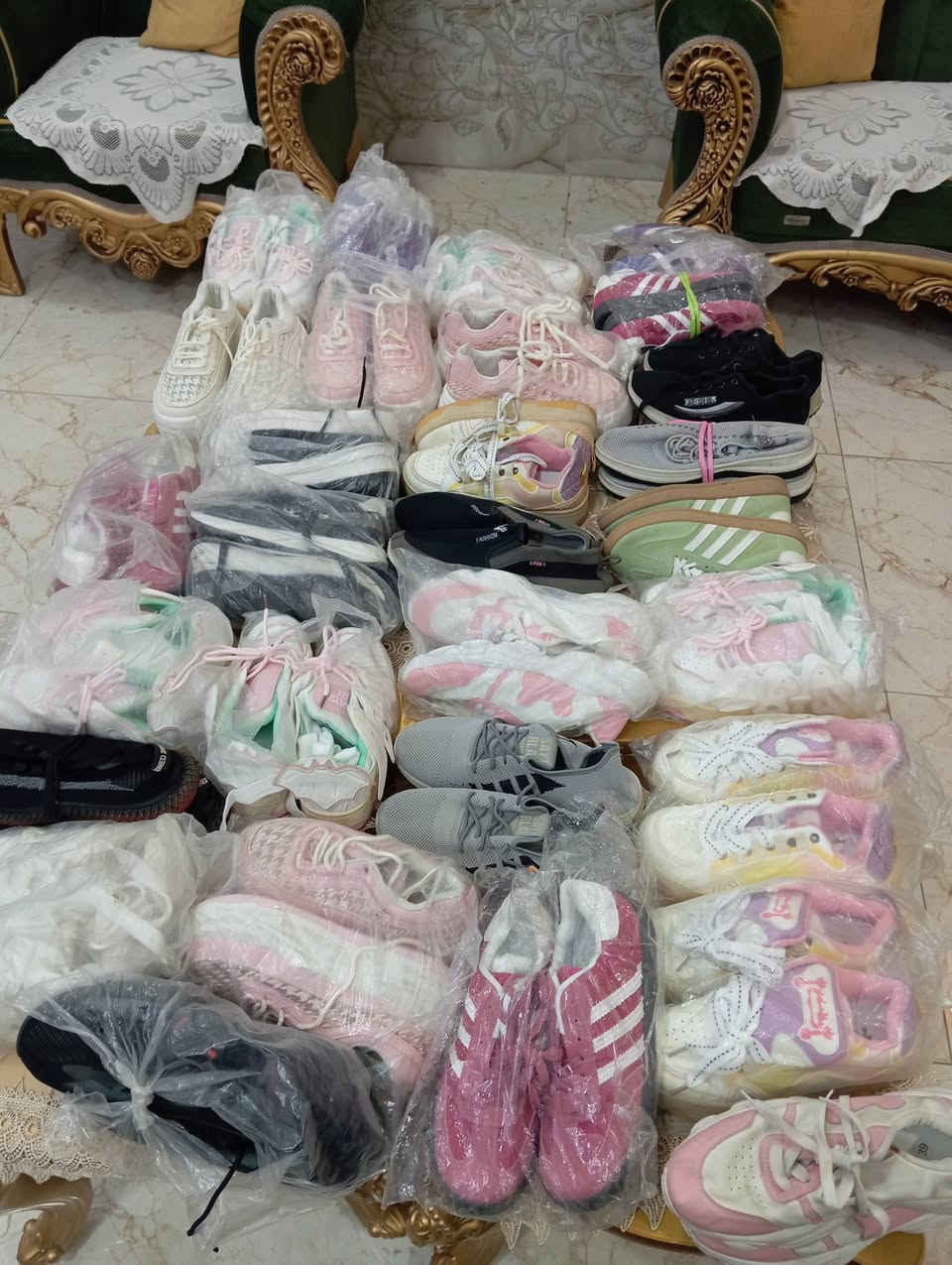 للبيع بالحمزه المدحتيه شي ان اوربي قياسات من 30الى 41 بيع شلع بيهن 60زوج زوج ب5 
***********
