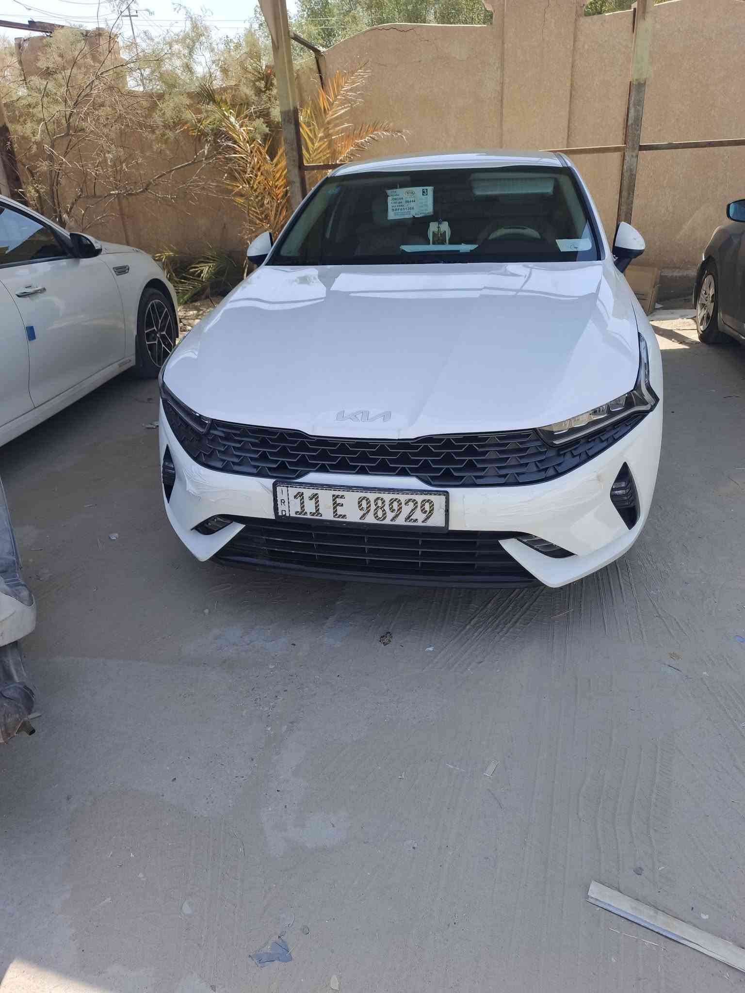 السلام عليكم ورحمة
كيا كي فايف 22

خليجي 
المحرك : 2000 

 المواصفات
دخول ذكي(بصمة) +تشغيل عن بعد
شاشة اصلية +كاميرا +حساسات
المصابيح الامامية زنون+LED
المصابيح الخلفية LED
مقاعد كهرباء
اوتو هولد
محدد سرعة
فول تحكم ستيرن
مري كهرباء
 المواصفات المعروفه خليجي
رقم بغداد جديد تحويل ثاني يوم
‏السعر  خاص
اي اسفستار رقم***********
