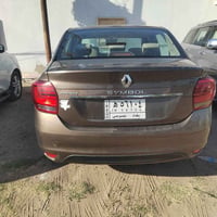 للبيع رينو سيمبل موديل 20 السياره ماشيه ١٨٠  بيها قطعتين بدون اي داخل ...