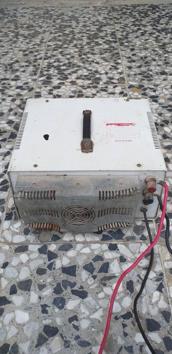 عاكسة شحن وتوليد 
AL MANARA  2000VA 
24 فولت  8امبير 
سعر ١٢٥ الف مدينه الصدر شارع الفلاح 
رقم *********** وات ساب
