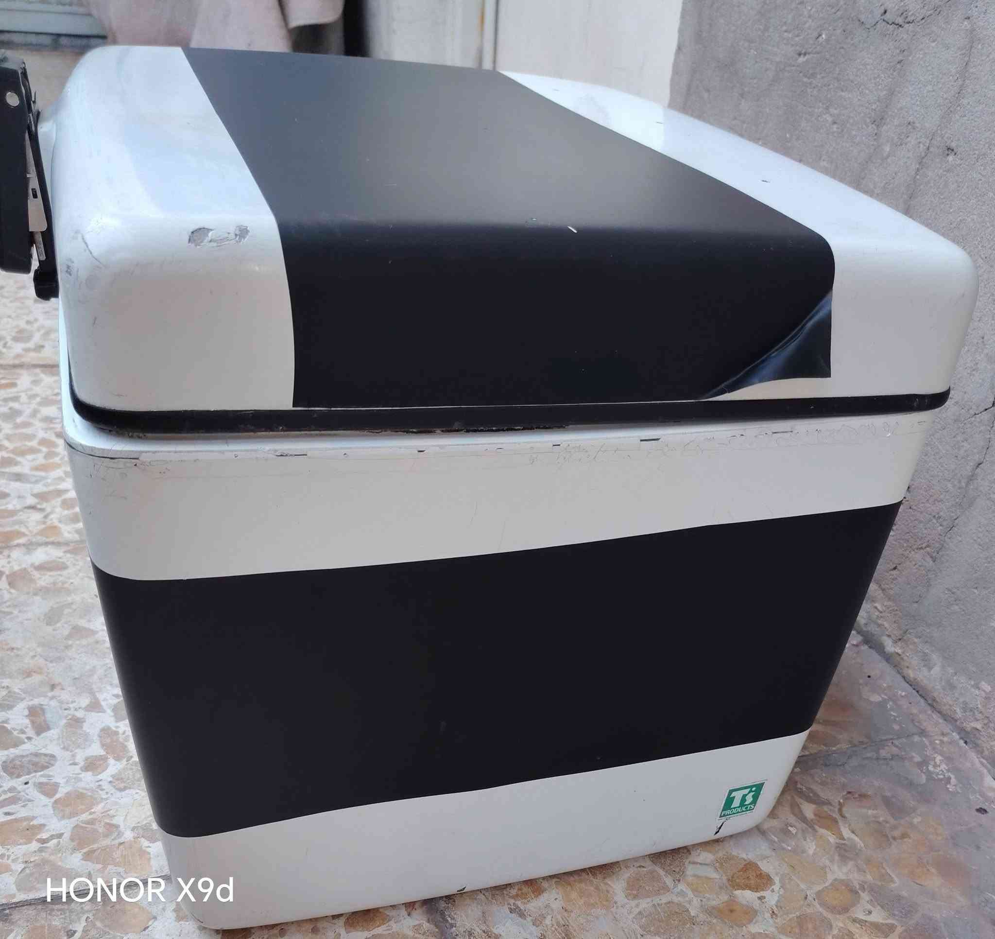 صندوك للبيع عضم عاج ياباني اصلي راقي كلش بس مفتاح ضايع تكدر اطلعلة مفتاح  السعر ٢٥ عنواني بغداد الامين
***********
