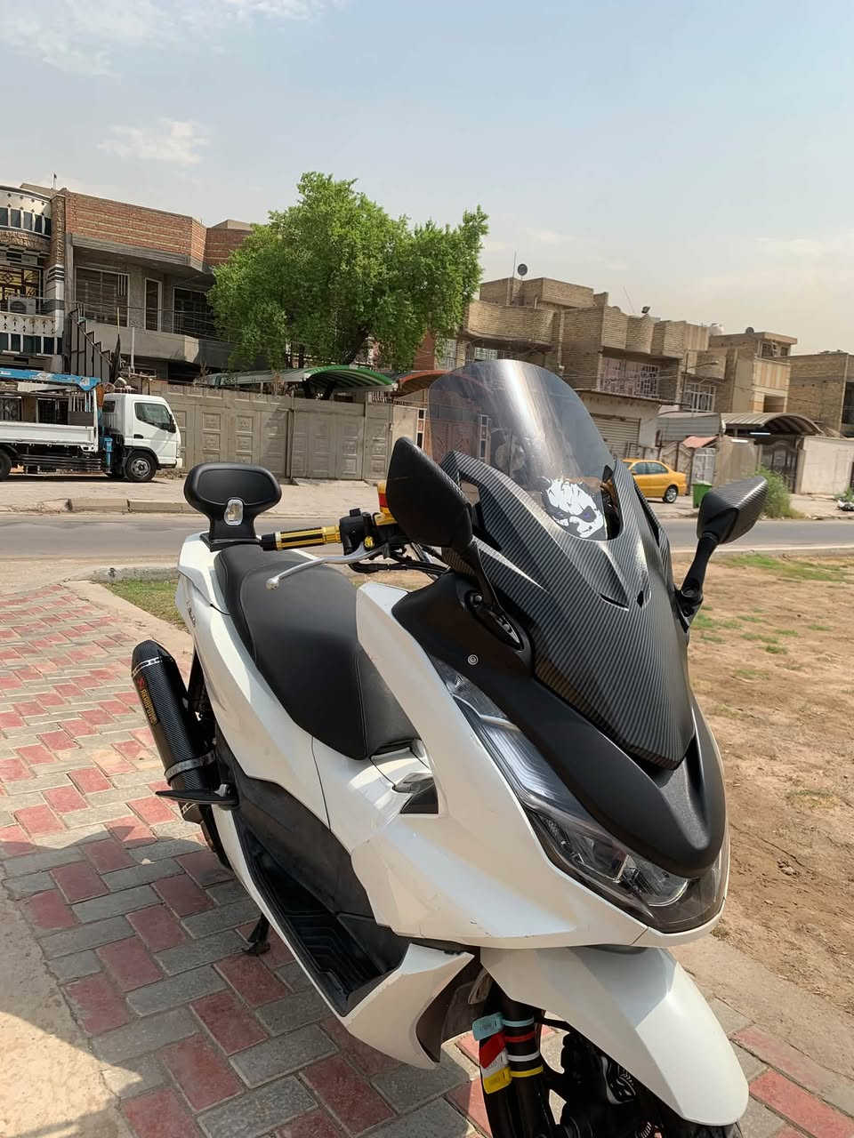 دراجه pcx جيل رابع 2024 كوري دراجه مزوعهً تزويد صارلها 4 اشهر من نازلهً من الرمبهً كفاله عامه من التاير للتايرً 
والله شاهد بانزين كله محسن ودهنً مؤتل اصليً
والدراجهً خير من الله شلعه ومعدل فول والتزويد العليهاً كله اصلي 
التزويد الي بيها 
مرايات مال تي ماكس
جامه تحكمً تصعدً وتنزلً
صالنصة AKRAPOVC رياضي كاربون فايبرً مال تي ماكس
تجوهً حديثه مال تي ماكس
قبقً عمبارً ايمنً ذهبي أبو الگلاصً
قبقً عمبار ايسر ذهبي ابو الگلاصً
يدات سكليترً ذهبيً
توصالهً مال ستيرنً كاربونً فايبرً ذهبي
تغليف براغيً ذهبي 
بوري صالنصه رياضيً

السعر 23 ورقه وبيها مجال الدراجهً ابد مو سعرهاً
 
عنواني بغداد مدينة الصدر 
شراي اتصلً وبخدمتكً/***********
