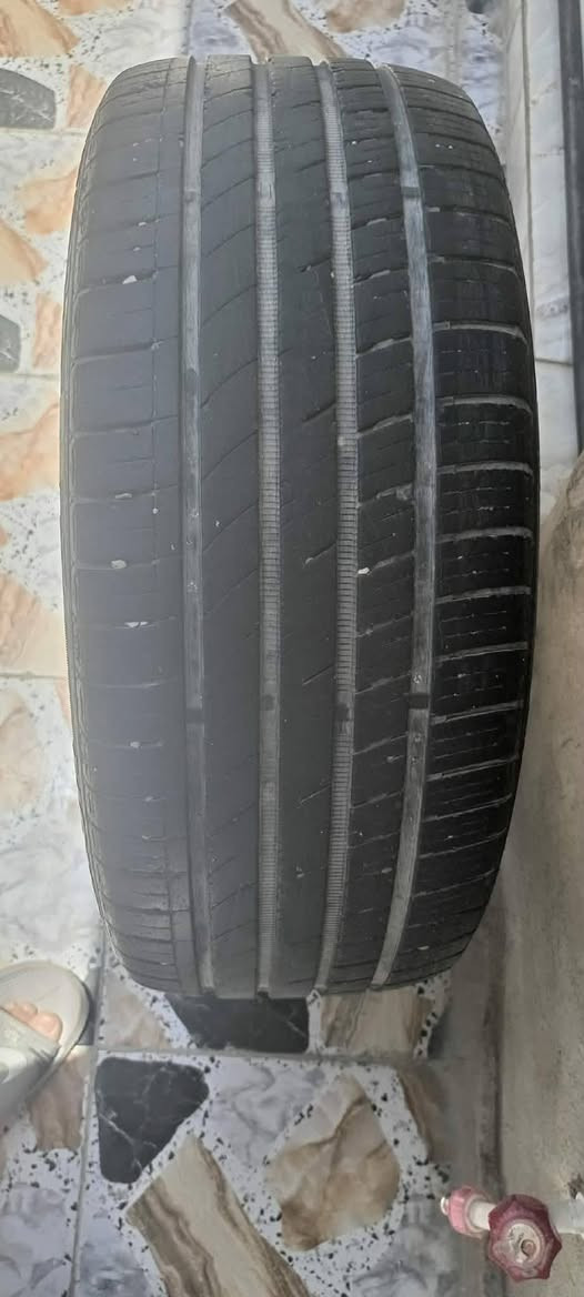 السلام عليكم طخم تاير كوري اصلي نظيف حجم 19على45على245السعر٧٥٠٠٠وبي مجال قليل ***********
