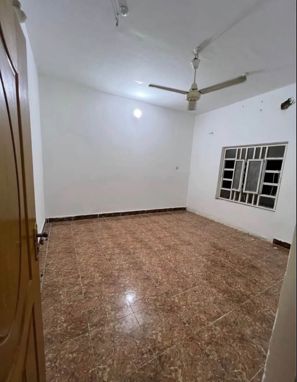 🔶(مشتملات عدد(2)  طابق اول للايجار)🏡✅
🔹(الموقع المعقل مقابيل محطة بومبو) 

🔸(يحتوي كل مشتمل على/غرفتين منام/ صاله/صحيات/ مطبخ)

 // سعر اجار المشتمل الواحد (400)الف//

🔻(عنوان شركة الجوادين للاستثمار العقاري )
 ( /الجنينه /نهاية /شارع المصلحه / قرب سوق الجبيلة ) 

للطلب والاستفسار الاتصال على الارقام التالية //

واتساب +اتصال ***********
واتساب + اتصال ***********
