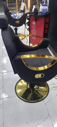 كراسي حلاقه للبيع نضيفات كلش مع عربانه العنوان كوت دور العمال اتصل على...