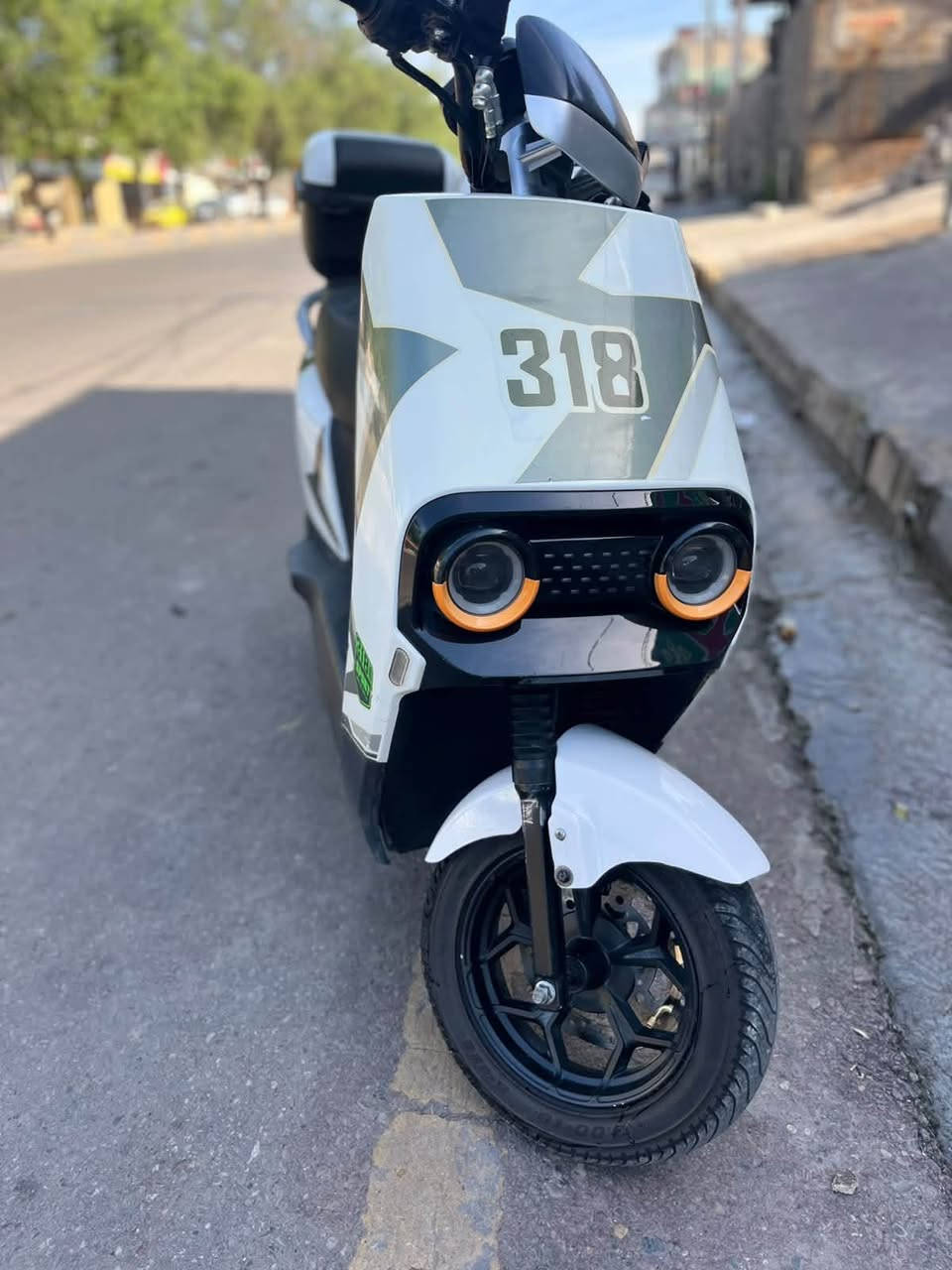 318 • 6بطاريات • نضيف