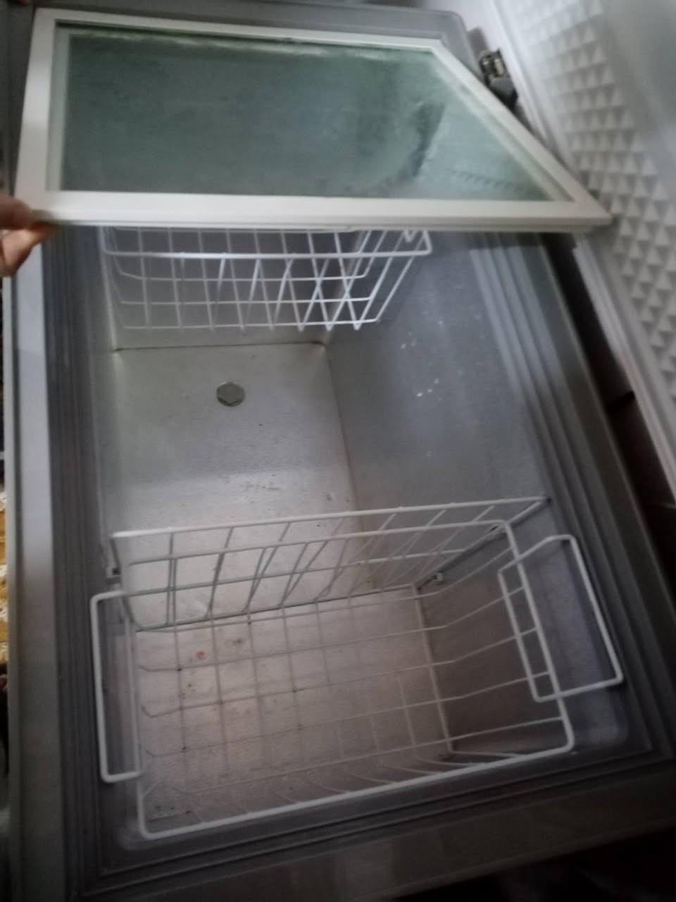مجمدة مستعمله للبيع عنوان حله شارع 40/***********
