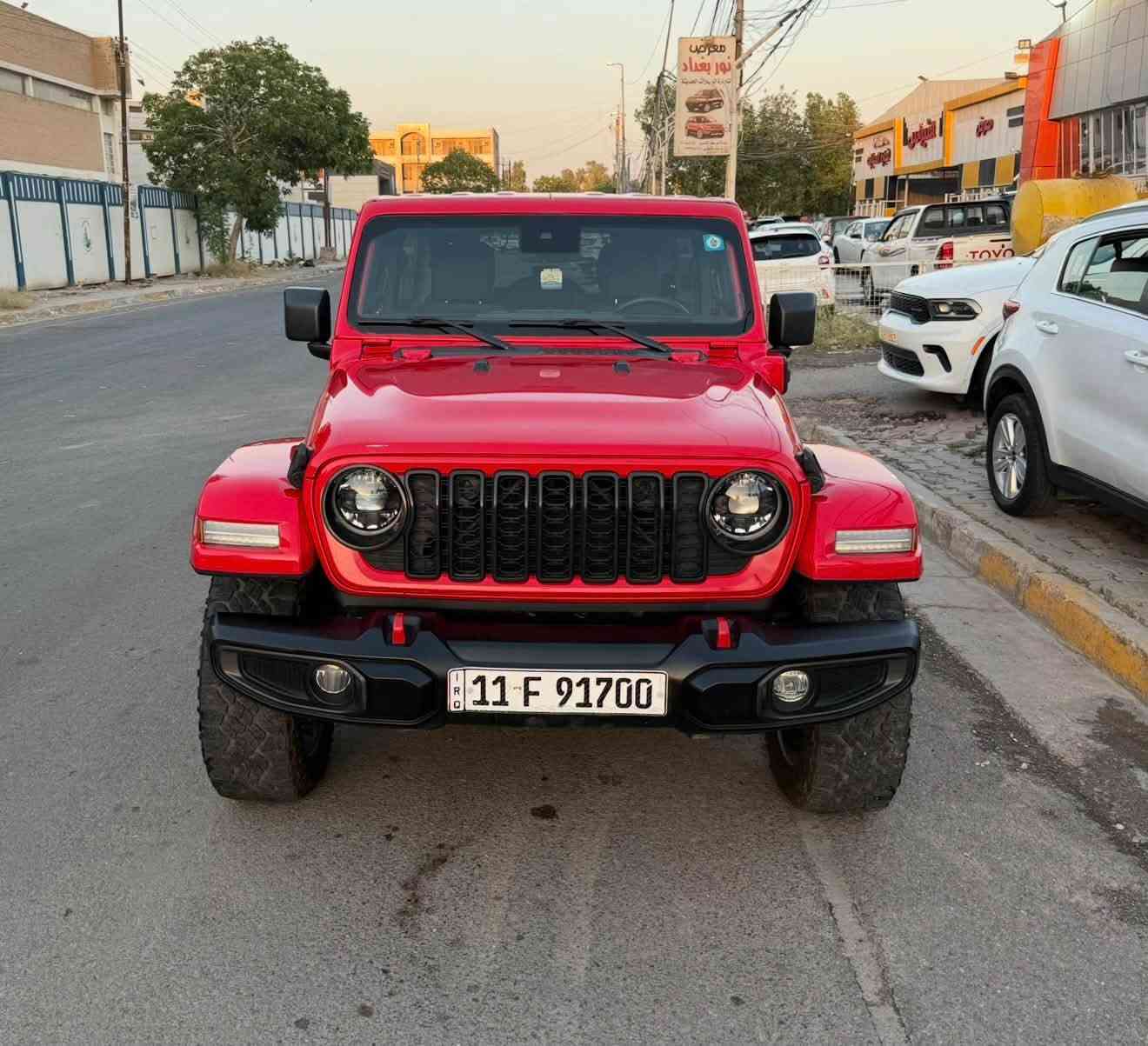 🌹🌹تحية طيبة🌹🌹
رانكلر 2024 امريكي 
بلكن شحن وبانزين وهايبرد 
السيارة تعتبر كلين 
صور الحادث مرفقة 
فقط دعامية 
السيارة بدون صبغ بحالة الوكالة
فول مواصفات 
سقف متحرك 
السعر 270 ورقة او مراوس 
عنواني بغداد معارض الكريعات
***********
