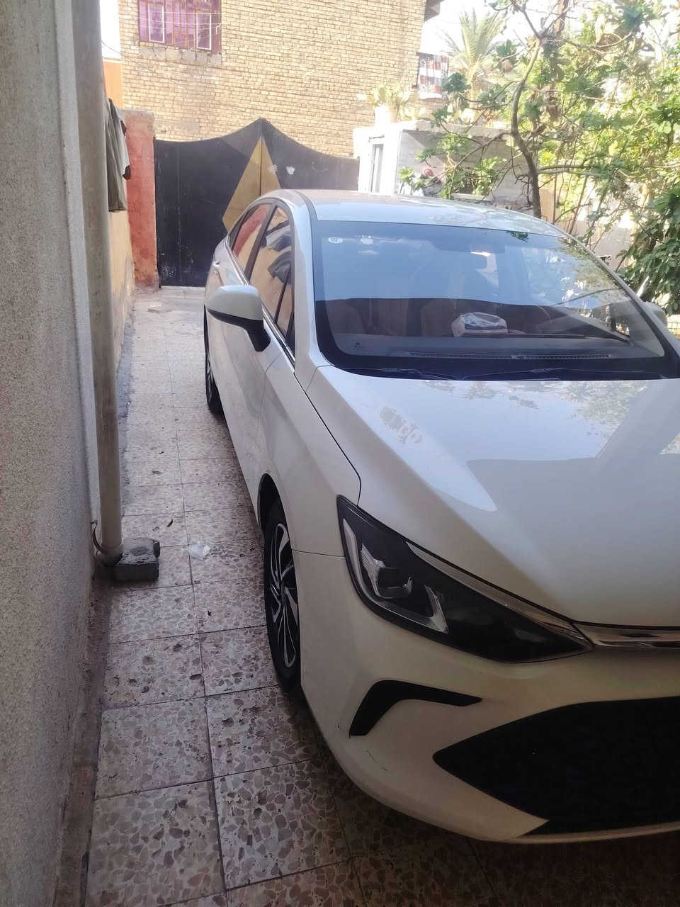 السلام عليكم 
بايك u5 2026 

اللون أبيض 

بدون رقم 
 بيها بارد بصيط بالصنوك فقط 
ولباقي كفاله عامه 
محرك 1.5 لتر اقتصادية 

خزان 50 لتر

شاشة وسطية كبيرة وكاميرا خلفية

 حساسات خلفية وتحديد مسار

بصمة تشغيل عن بعد 

مرايا شفط مع إشارات وإنارة

سايد بريك كهربائي

مكان السيارة بغداد 

السعر  15 وبيها مجال بصيط 
***********
