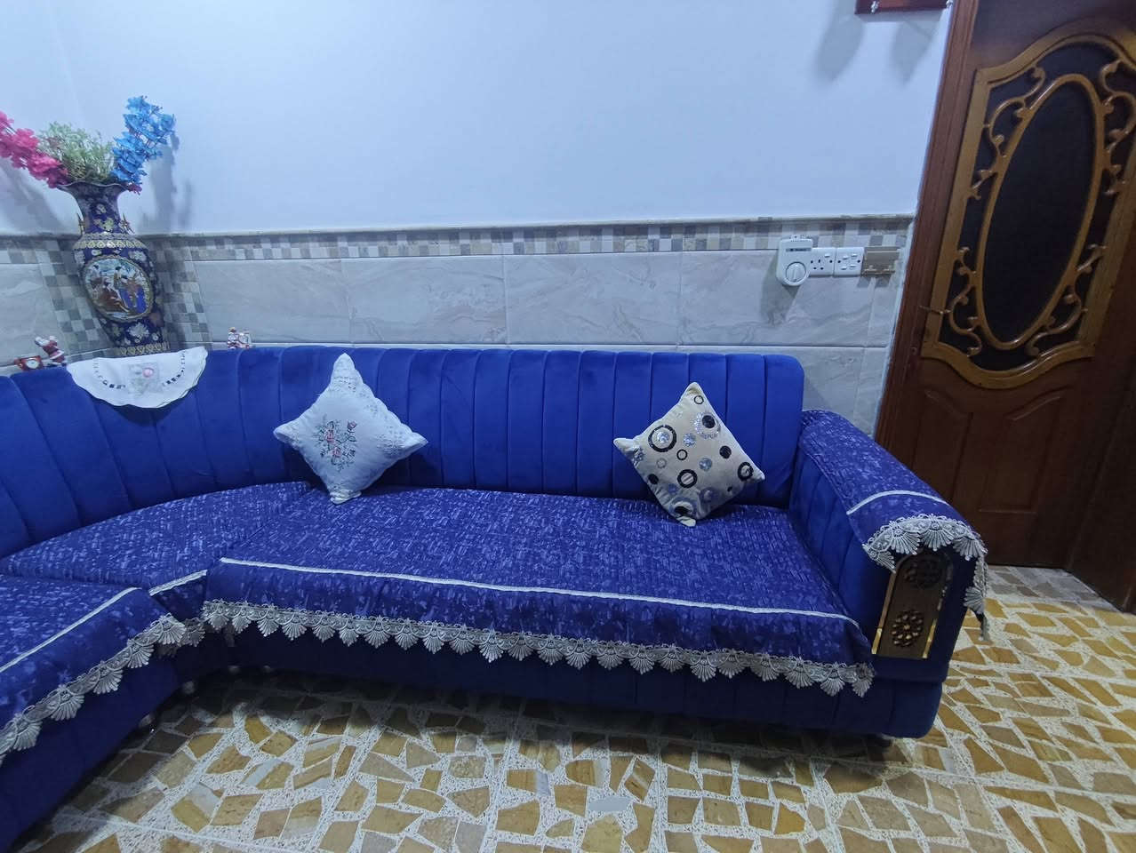 السلام عليكم  عندي طخم للبيع 14متر طخم  جديد ونضيف  ما مستعمل جثير سعرو 1200 خبرني وتدلل هذا رقم الموبيل ***********
