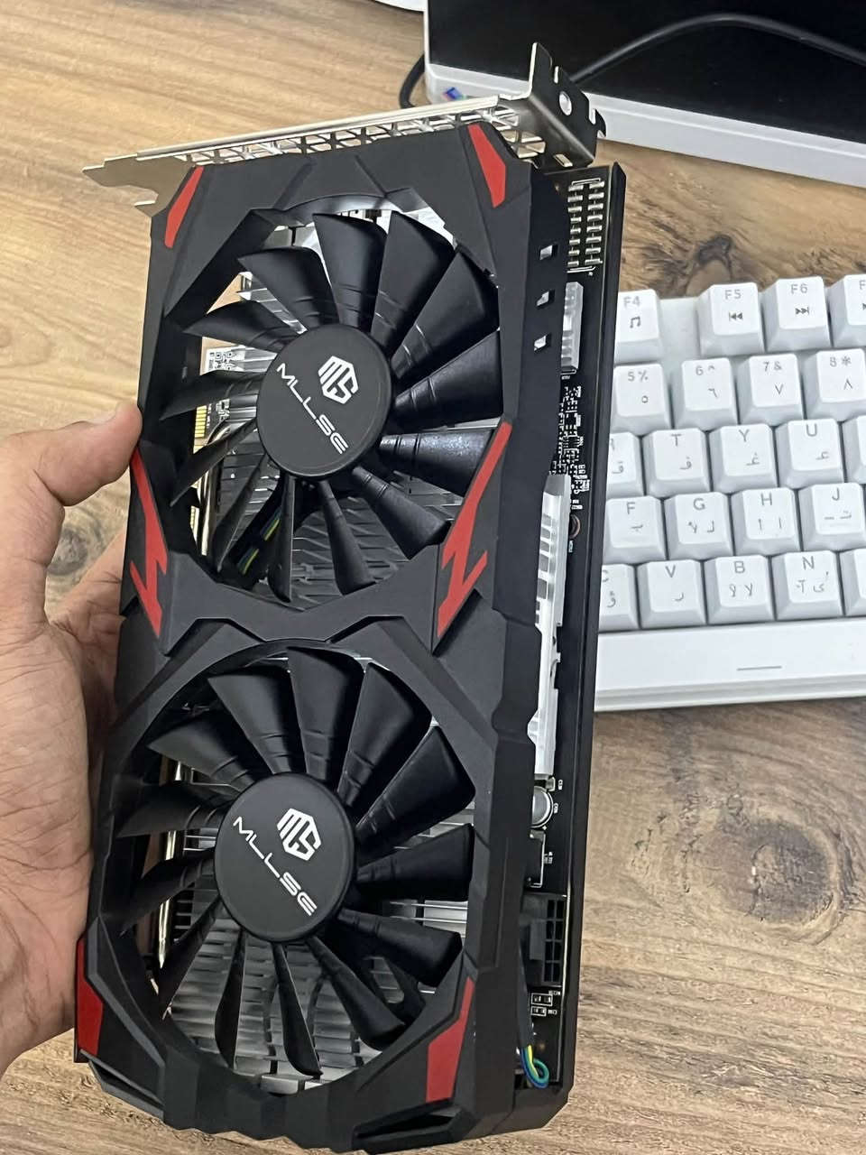 السلام عليكم
RX580 8G 
نظيف كلش اعلى حراره 73-72 
85 مع التوصيل 
***********
