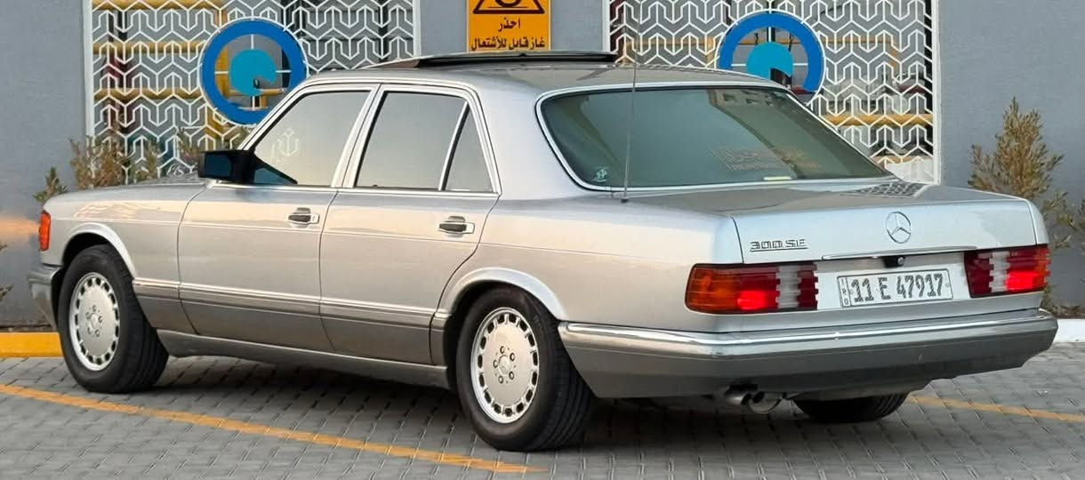 السلام عليكم للبيع سيارة مارسيدس 300 رئاسي موديل 1990 رقم بغداد انكليزي مشروع وطني تحويل مباشر سنوية جديدة مكينة وكير 300 كفالة سيارة ع وضع الوكالة داخل جلد تبريد ثلج حدادة تخم تاير كله جديد العنوان بغداد العبيدي السعر 105 
***********
