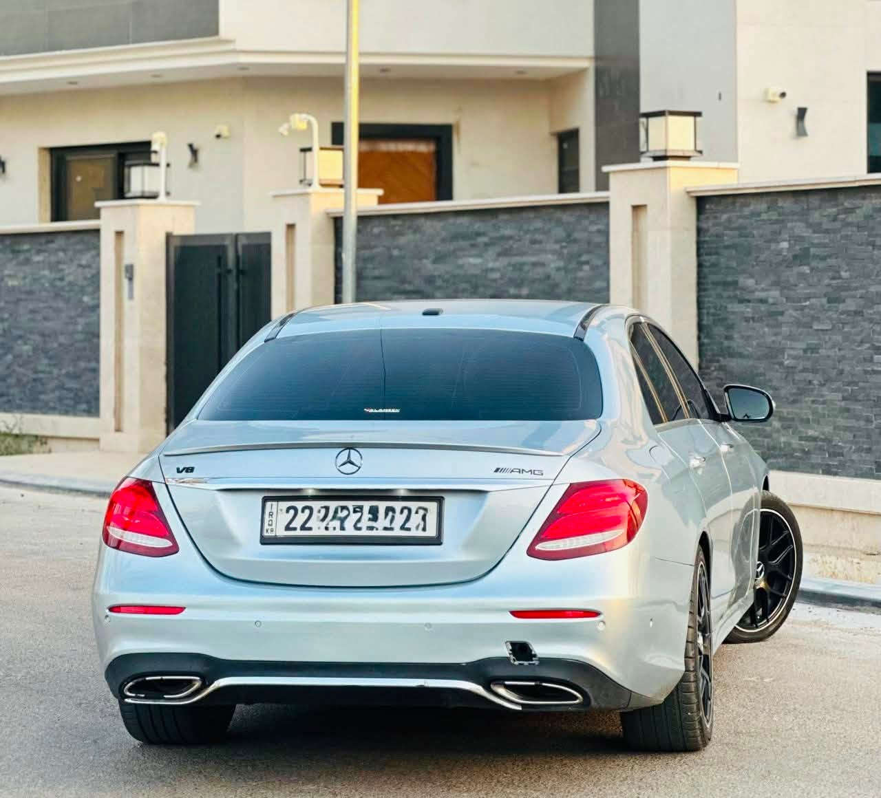 للبيع مارسدس E300 AMG
مع باج تظليل من دائرة مرور اربيل 

موديل 2018
فتحة سقف 
صندوق كهرباء 
لد متغير الوان 
كامره خلفيه
كشنات كهرباء تدفئه
كشنات جلد قرميدي
سماعات برو مستر 
شاحن لاسلكي 
اوتو بارك +اوتو هولد
5 انظمة قياده
شاشه حجم كبير 
رادار امامي +خلفي +جانبي 
لايت متحرك 
حساسات 360 درجه
نايت ادشن
ماشيه ٧٢ الف
صور الحادث ع الخاص
السياره جاهزه من كل النواحي ع ايد وحده 
صفر مسج
السعر 21800$ 
للاستفسار ***********
المكان مجمع بوابة العراق

