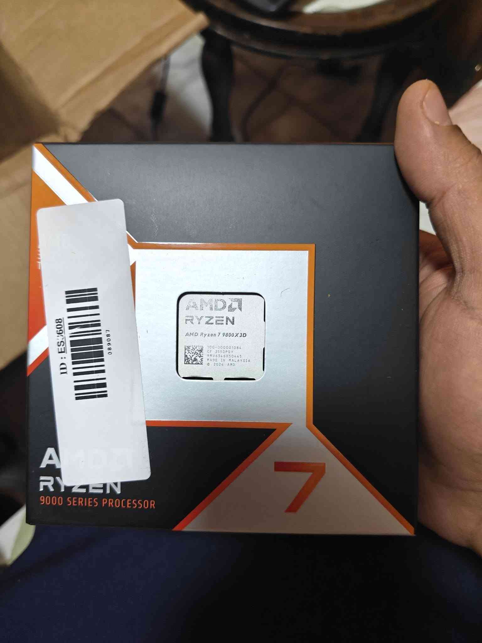 🔥🔥 تجميعة PC High-End وحش للبيع – جديدة 100% 🔥🔥

💻 تجميعة قوية جداً للألعاب والأداء العالي
جميع القطع جديدة وغير مستخدمة نهائياً – كبس الشركة، ومستوردة من Newegg 🥚 مع فواتير وضمانات حسب كل قطعة.

💥 المواصفات:

🧠 المعالج:
AMD Ryzen 7 9800X3D
✅ ضمان سنتين من AMD

❄️ التبريد:
ARCTIC Liquid Freezer III Pro 360 A-RGB

🎮 كرت الشاشة:
GIGABYTE GeForce RTX 5080 Gaming OC 16GB
✅ ضمان 3 سنوات من كيكا بابت

🛡️ اللوحة الأم:
MSI MAG X870 TOMAHAWK WIFI

⚡ مزود الطاقة:
MSI MAG A1000GLS PCIe 5 – 1000W
✅ ضمان سنتين من MSI

🚀 الرام:
32GB DDR5 6000MHz CL30
16GB × 2
✅ ضمان مدى الحياة

💾 التخزين:
Samsung 990 PRO 1TB NVMe
⚡ سرعة قراءة تصل إلى 7450MB/s
🎮 مناسب للـ PC ويدعم استخدامات الألعاب وPS5
✅ ضمان 5 سنوات من Samsung

---

💯 جميع القطع جديدة 100% وغير مستخدمة – كبس الشركة
📦 استيراد من Newegg
🧾 الفواتير والضمانات متوفرة حسب القطعة

🔥 تجميعة High-End مناسبة جداً للألعاب الحديثة، خصوصاً 2K و4K، وتقدم أداء قوي جداً لسنوات قادمة.

📞 للتواصل:
***********

🔴 البيع للجادين فقط
💰 سعر التجميعة عند التواصل
