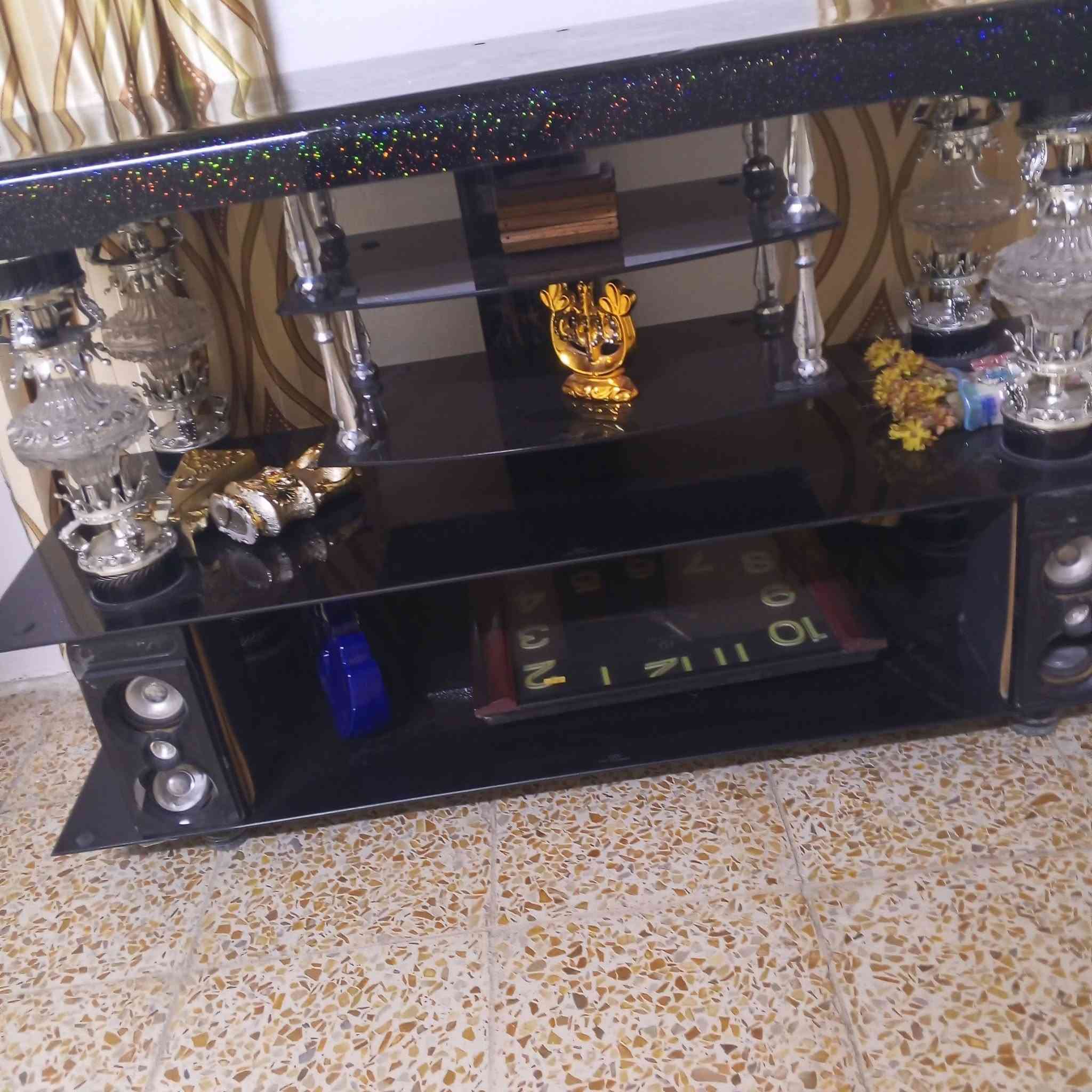 السلام عليكم ميز بلازمه للبيع سعر 70وبي مجال قليل مكاني حي الانتصار ***********
