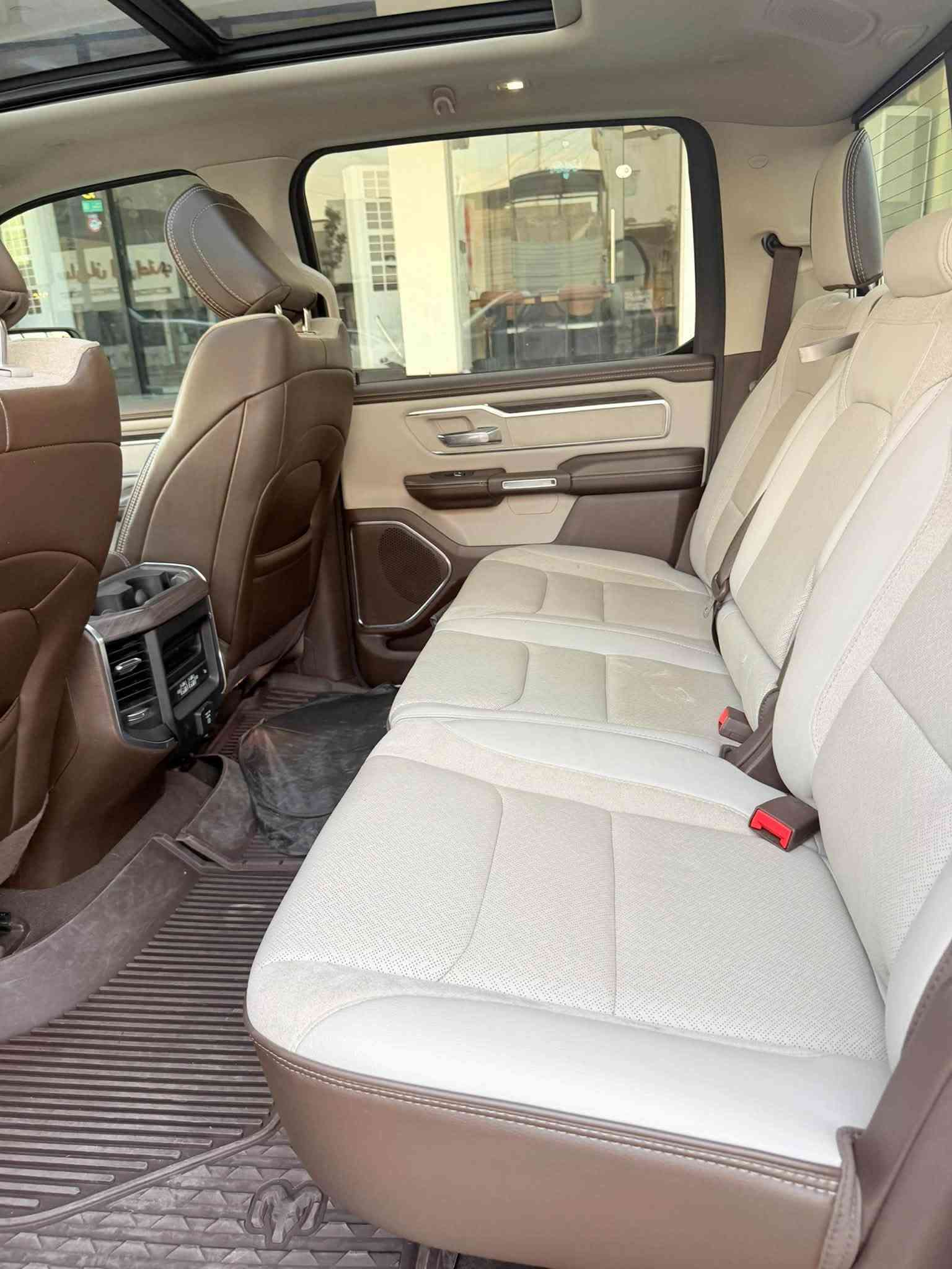 للبيع RAM 1500 LARAMIE 2025 - فل مواصفات
ماشية 45 الف كيلو فقط 
وارد امريكي ( ضرر سطحي ) 

وحش الشارع انظف واعلى صنف بفئتها طلب خاص 

المواصفات:
المحرك الجديد 3.0L توين تيربو  

كير 8 نمر + دفع رباعي 4x4 اوتو + 
جلد فاخر لون ملكي مع تطريز مطعم بالشامواه الفاخر
مقاعد كهرباء / تدفئة / تبريد / مساج 24 حركة
شاشات: 14.5 انج وسط +12 انج عدادات + Head Up Display
سماعات Klipsch الاصلية 23 سماعة
بانوراما + مراية ديجتال + شاحن وايرلس
ويل 22 انج 
امان فول:
رادار Adaptive Cruise + حافظ مسار Active Lane
360 كاميرا 
نقطة عمياء + بريك اوتو + قراءة علامات

التفاصيل:
اللون: رصاصي سلفر 
الموديل: 2025
الماشية: 45 الف 
الرقم: اربيل  بأسمي - تحويل مباشر 
الحالة: ايرباك سستم وتصليح درجة اولى 
المكان: الانبار . الرمادي 
السعر:  اكتب تم
رقم الهاتف *********** او مراسلة خاص
