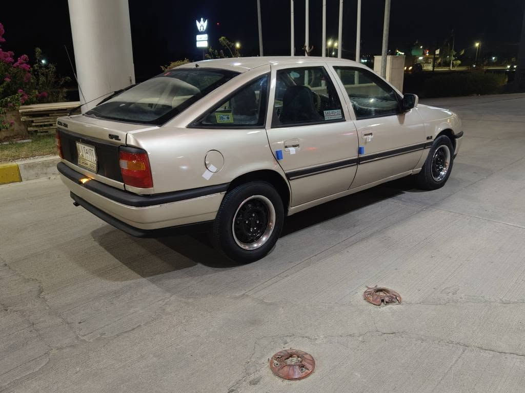اوبل فكترا موديل 1992 حجم 20 كير عادي سنويا مشروع وطني كوبون بانزين موجود شرط تحويل سياره بدون ضربه صبغ عام للجماليه كير محرك صدر كهربائيات كله بل شرط سياره جاهز جامات كهربائي باور استيرن لون شمپاني بريك ABS  سعر 34 شراي خابر على رقم ***********. كركوك, العراق
