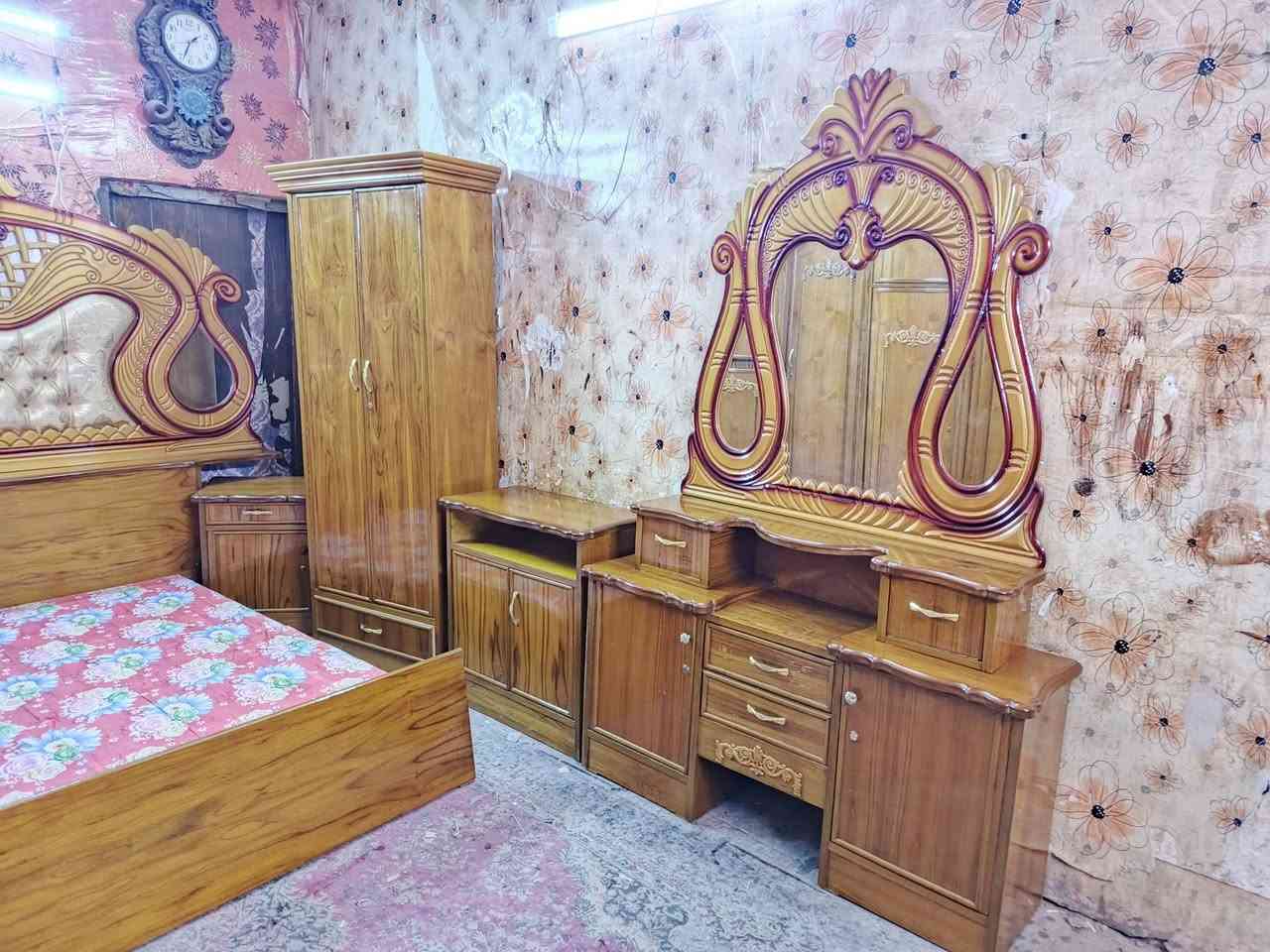 غرفه اخشاب خمس ابواب ملحق للبيع ***********السعر 650صاج الزاويه كنتوريه موديل حديث اخ
