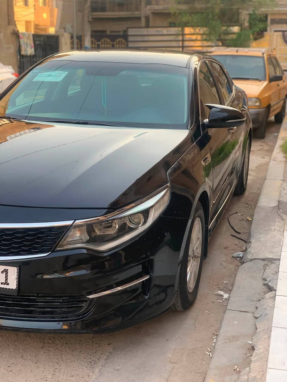 السلام عليكم Kia optimo محرك 2400 مواصفات LX موديل 2016 رقم جديد وسنويه جديده مكينه مفتوحه معلي كازكيت بضمان بدون نقطه ادوانز حته بل عادي  تبريد ثلج كهربائيات كله كامله كامره خلفيه مضخم صوت دسك امامي خلفي نظام ABS تخم تاير صدر نضيف مقاعد قماش بلادي غرفته جديده حادث السياره ناشره بدون تبديل وهنا بابتين صبغ  كله ليبل واحد مكاني حي الجهاد السعر 93 وبيه مجال للاستفسار ***********
