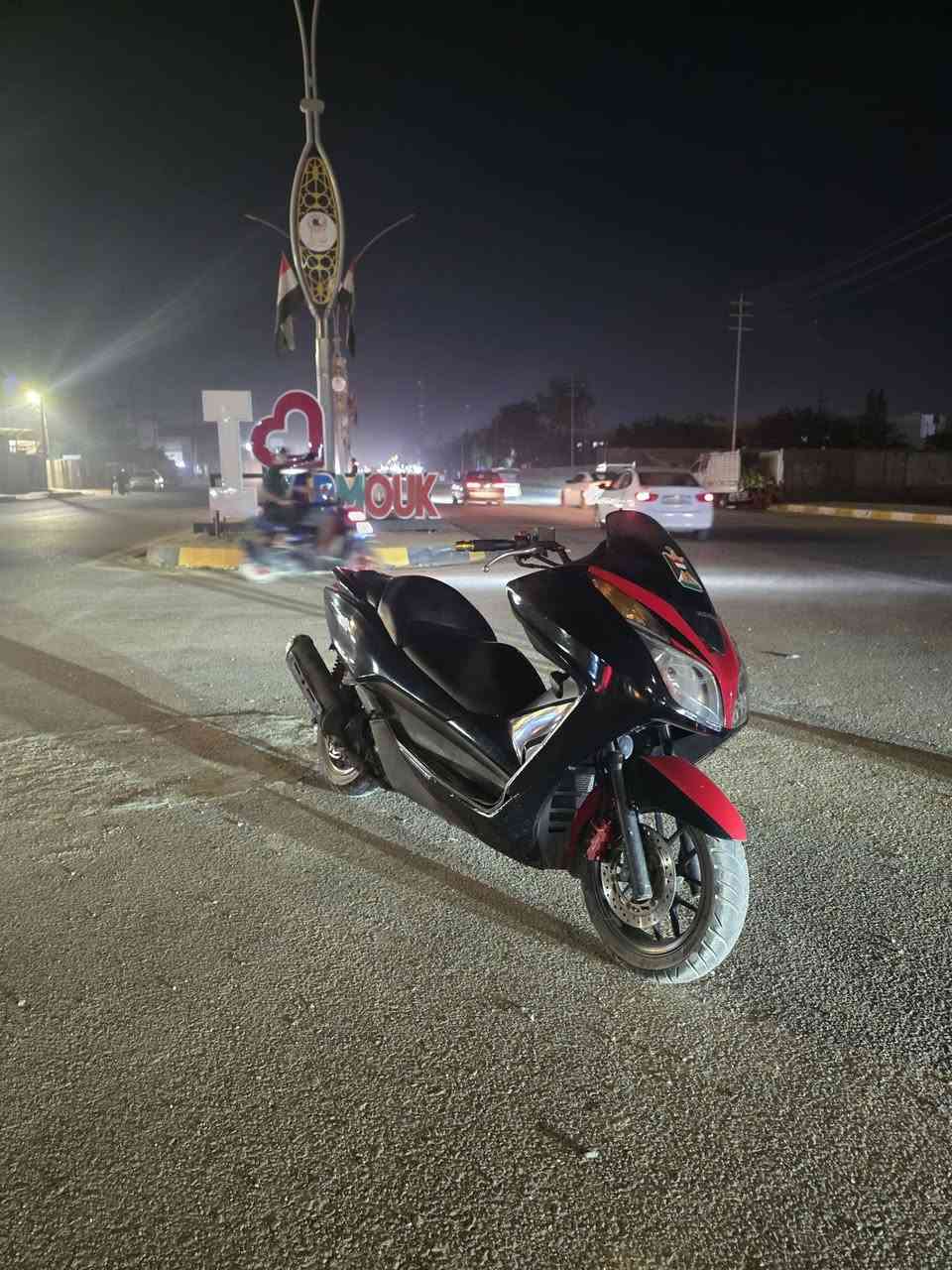 🔥 FORZA
للبيع هوندا فورزة 012 ❤️
لونها الأصلي أحمر ومغلفة أسود 🖤، وموجودة صورها قبل التغليف.

✨ المواصفات: 🏍️ مكينة 250cc
⚙️ قير أوتوماتيك
💉 إنجيكشن
💧 تبريد مائي
🛑 بريك ABS
🔴 ديسك أمامي وخلفي
⛽ تانكي 12 لتر
🛠️ مكاتبه ومنفيس
🪑 مريحة ومرتبة

💰 السعر: 13 ورقة
🔄 للبيع أو مراوس حسب قناعة الطرفين

📍 ديالى – بعقوبة
📩 ماسنجر
📞 ***********
