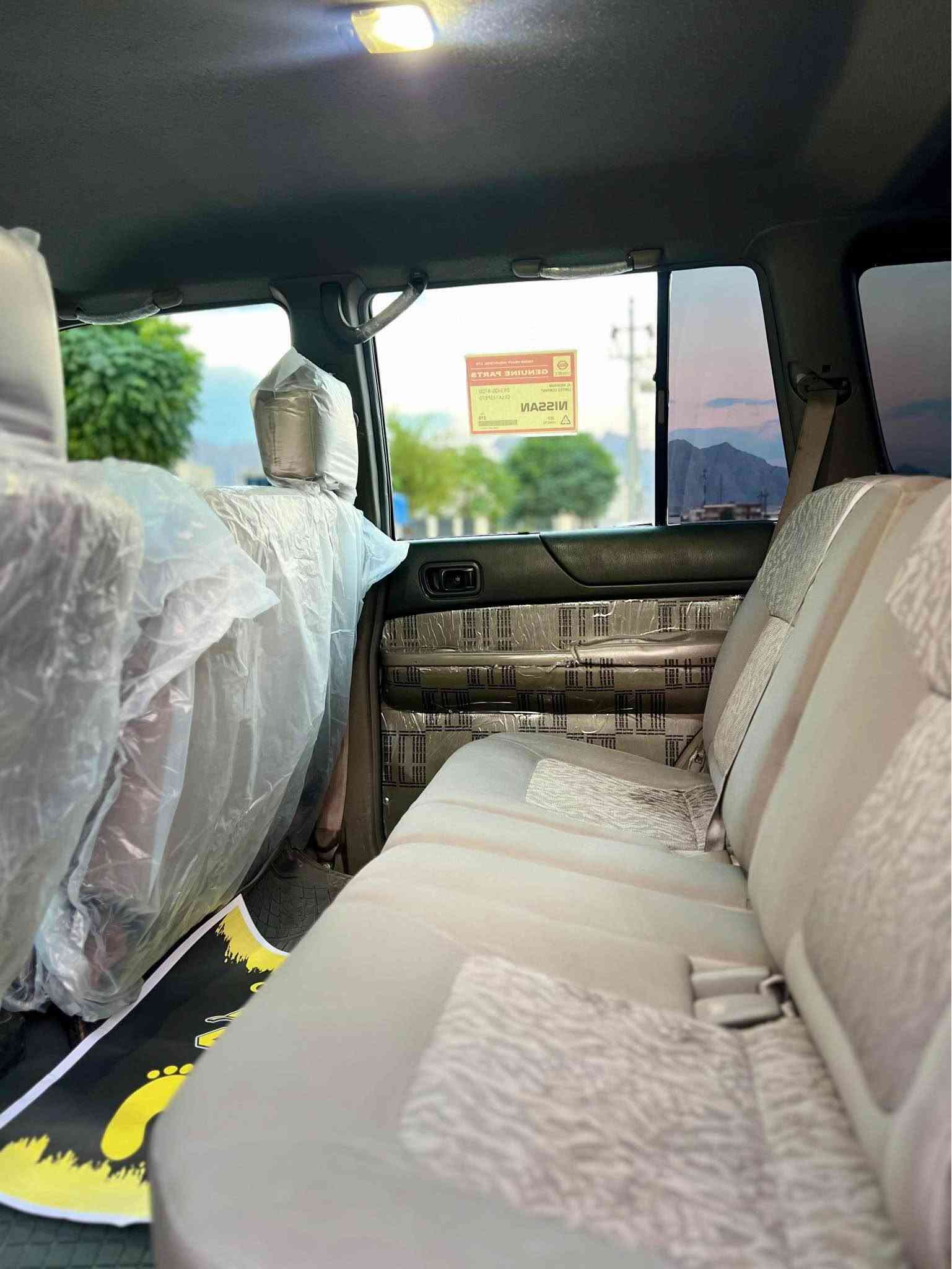 ‎بسم الله الرحمن الرحيم(***********)
Nissan Patrol 2002 نیو سەقەڕ
نیسان پاترۆڵ ٢٠٠٢ نیو سەقەڕ مەکینە ٤٥٠٠ 
رەقەم و سنوی تا ٢٠٣٠ تازەیە تحویل و غرامە بەشەرت 
کوشن و گاعی و بەرە سەقفی لۆکە شاشەی بۆ بەستراوە
لایت و سەکن و بلاجکتۆر و بەگلایت گشتی لۆک و تازەیە
سەیارەکە ٥ پارچەیەکی بۆیاغە بێ زەربە و دەحم
سەقف و شانی زۆر خاوێن ماوەتەوە غاز و بەنزینە
سیستەمی غازی زۆر مەزبووتی بۆ دانراوە بێ کێشەیە
گێڕ و مەکینەی لۆک زۆر بێ عەیبە کارەبایی بەشەرت
ئەکسل و دەبڵ ئەکسل بەشەرت قفل مەرکەزی
سالۆنسای بیلادیە سەوتی وەک شەریکەیە
ژێری کامل تازە توند کراوەتەوە تەبرید سارد گەرم بەشەرت
سەیارەکە لە ڕانیەیە سعری ٨٣ کەمێک مەجالە 
جوابی کۆمێنت نادەمەوە مشتەریت تەلەفون بکە یان نامە بنێرە
*********** ڤایبەر و واتساپی لەسەرە رانية, السليمانية
