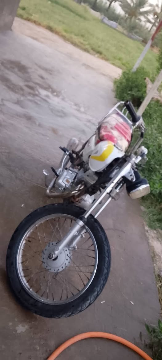 سلام عليكم دراجه للبيع موديل 13كلك كلك سعره 190تخبل مكينه بل جيس تخم تاير تكفل من سرقه وعشائر وتكاتب عليه مكاني بابل الحصوه هاذا رقمي ***********
