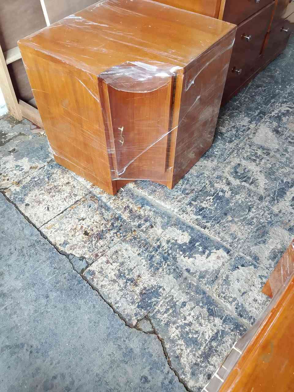 غرفه 5 باب صاج رقم واحد نضيفه السعر قفل 350 العنوان باب الجديد سوق نادي الفتوى الرياضي تليفوت *********** بي واتساب محل ابووسن@ زايد كمدينت ربط وكمدينت احذيه
