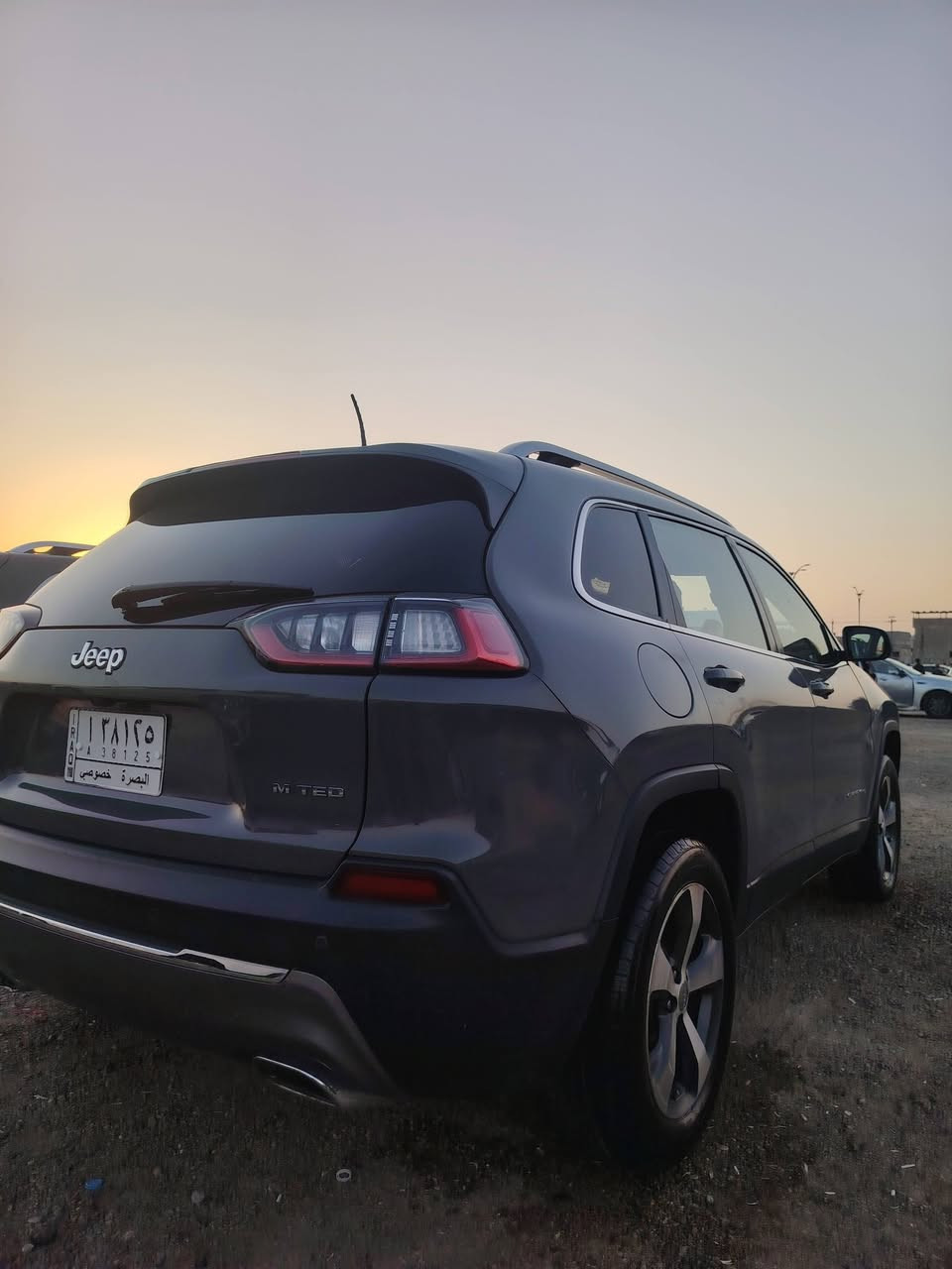 🚘  مراوس ويه  جالنجر جيب شيروكي بزون موديل 2020

🔹 المواصفات:
• بصمة
• كشنات جلد
• الون سمنتي 🥰 
• مكينة 3600+6سلندر
• تخم تاير جديد
• صدر جديد

🔧 الحادثة:
3قطع جاملق وبنيد وباب خلف السائق 
✅ لا لغد
✅ لا شاصي

✅ مكفولة المكينه والكير والتبريد
✅ السيارة كاملة وما بيها أي نقص
✅ سياره بديها جديد كلش 
✅ عليها جميع الإضافات

💵 السعر:130 ورقة — وبيها مجال
📍 المكان: البصرة القبلة 

📞 للاستفسار: ***********
