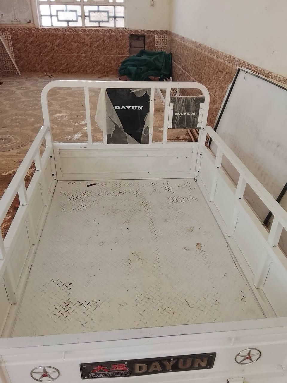 سلام عليكم بدي البيع بعده بترابه سعر 550 وبيه مجال حك الجيه مكاني سوق الشيوخ ***********
