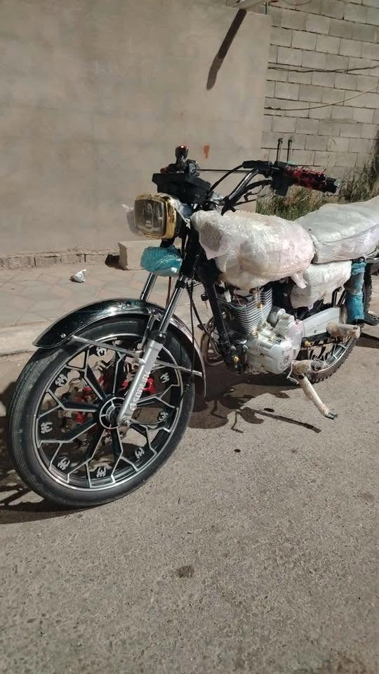 السلام عليكم  دراجه سيفان للبيع دراجه شرط بعدها بلاتدي فقط عايزها دبل اشاره وحده كهربائياتها كلها شغاله الدراجا نشطه فول محرك 200 السعر 725وبيها مجال التواصل خاص او رقم الهاتف ***********
0772426402
