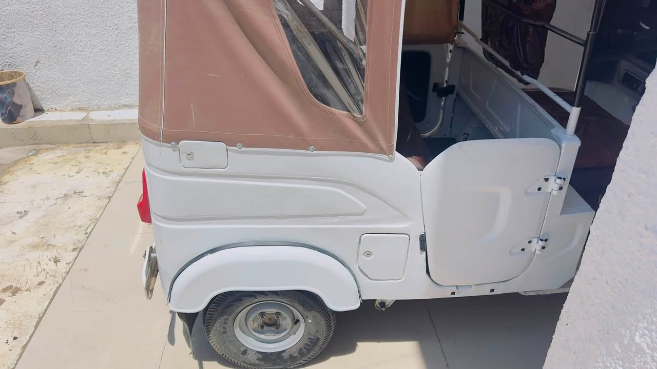 موديل 21 مصبوغ عام رقم عربي بيها خيط بخار للبيع او مراوس سعر 6800 عليها غرامات 300 تنزل من سعرها 6500 صافي الموقع ديالى بعقوبة حي المهندسين سعر نهائي بدون عملة رجاءا اخوان لا تكسرون بحلال العالم عجبك السعر اتصل *********** غير متواجد على الخاص ولا واتساب اتصال فقط
