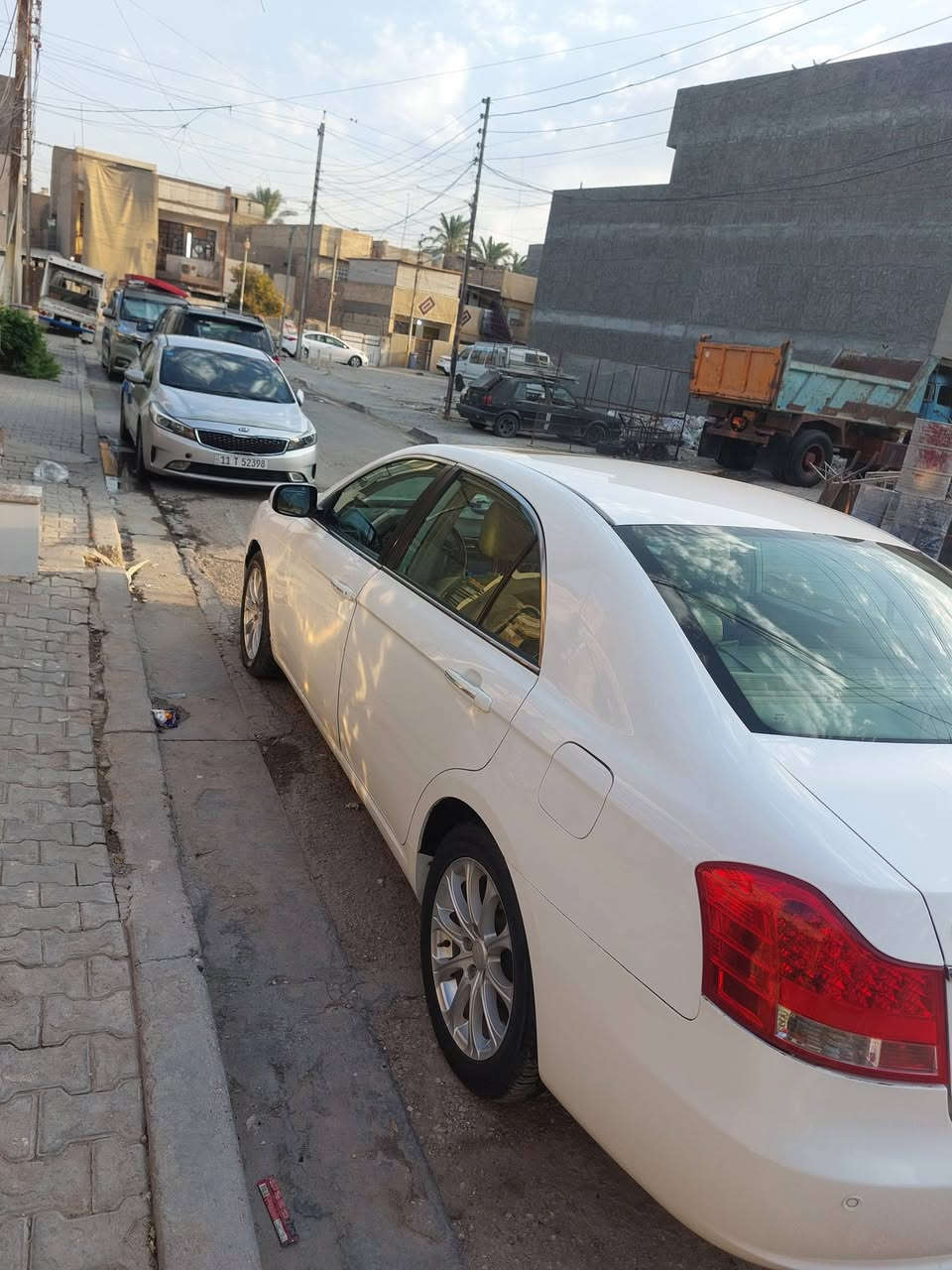 للبيع
مكينه ميسوبيشي المرغوب محرك 2000
السيارة بيها الباب الخلفيه من جهة الراكب
 بي طخه ومصلح 
 السياره بدون جراد
1-سلايت جام طكتين
2-اربعة جامات اوتو
3-مقاعد جلد+لونين
4-بردة خلفية بلادية
5- مرايات كهرباء
6-رسالة ترحيب
7- قطعتين تبريد 
8- تسعه ايرباك 
9-شاشه سمارت 
السيارة جديدة وبدون اي نقوصات 

كير +محرك درجة اولى شرط
تبريد شغال ثلج
تدفئة شغال
تايرات جديدة
صدر جديد

رقم جديد بابل (A) 
سنوية جديدة

السيارة شرط التحويل

المكان بغداد الدوره

السعر (80) وبيها مجال 

***********
***********
