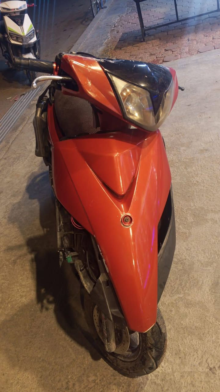 دراجـة نوع ثعلب 🛵
. 
بيها نقوصات❗❗
. 
. قبق مال هندر(فقط يحتاجلة براغي)

. بريك خلفي 

. للأستفـسار ❗
«***********»
مكاني (بغداد.   الغزالية) 
السعر(250 ) وبيها مجال للطيبين
