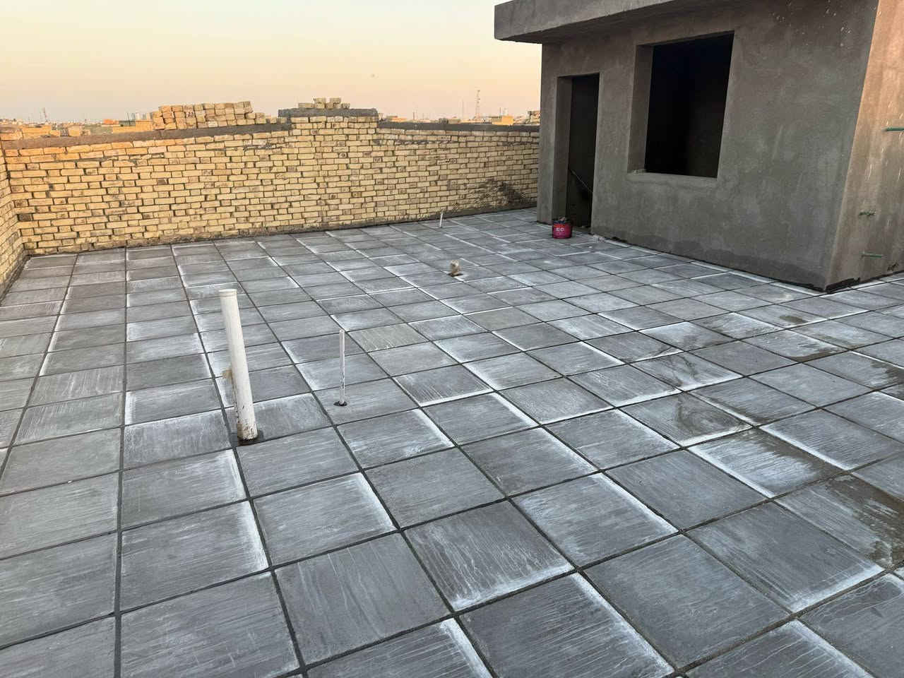 يالله دار للبيع بلموحيه مقاطعه 41 مساحته 120 متر بناء حديث صب كونكريت ما مسكون بيت درجه اولى يتكون من أربع غرف نوم صالتين ومطبخ واستقبال أو على شارع 12متر لاستفسار واتساب ***********
