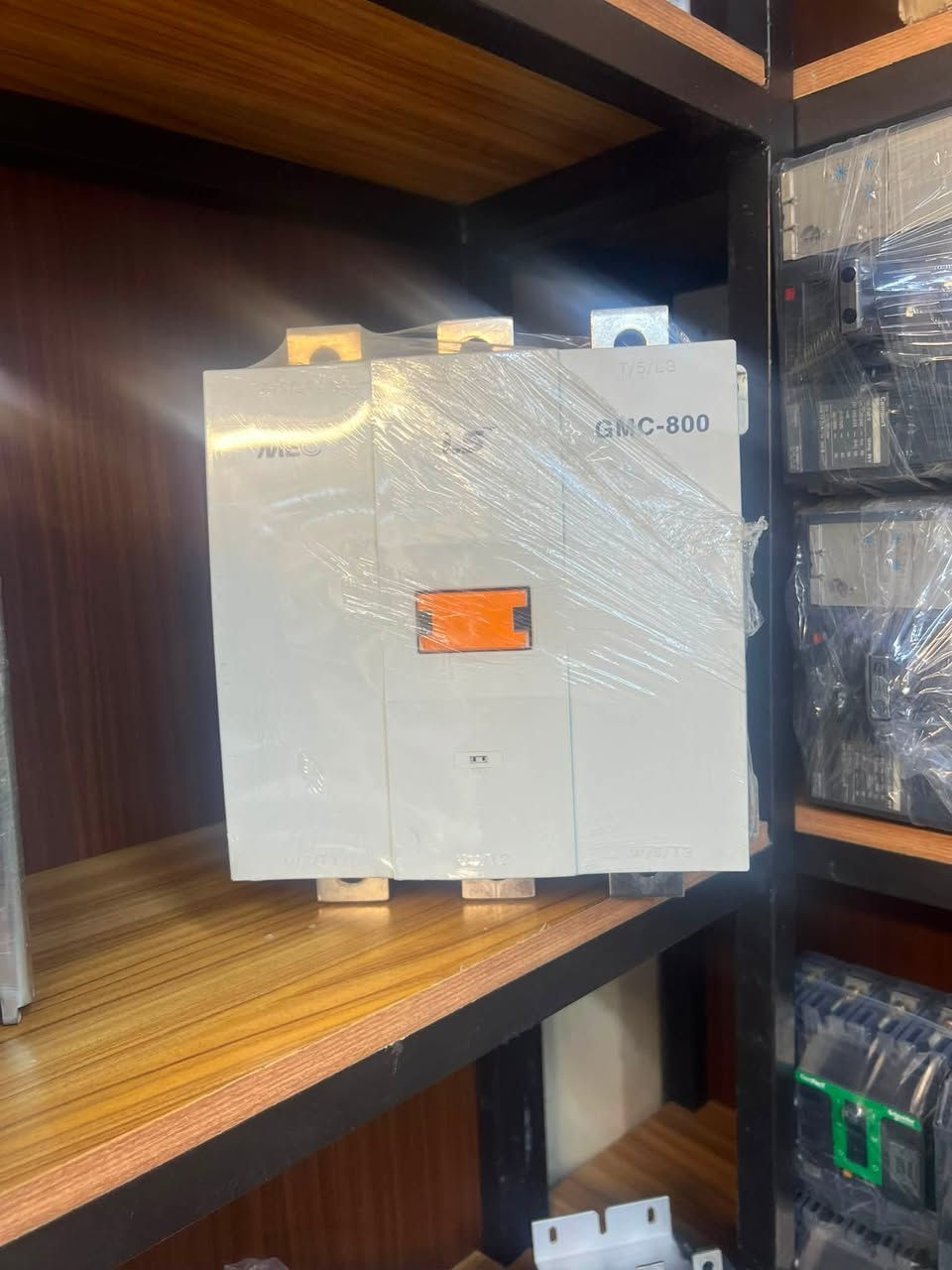بسم الله الرحمن الرحيم 
يتوفر 
كوندكترات LS GMC_MC 500-600-800 

ثلاثه خطوط 
اصلي صنع في كوريا  
كويل 220V 

كميه محدوده 
للاستفسار المراسله  او الاتصال والمراسله على الرقم 
***********

