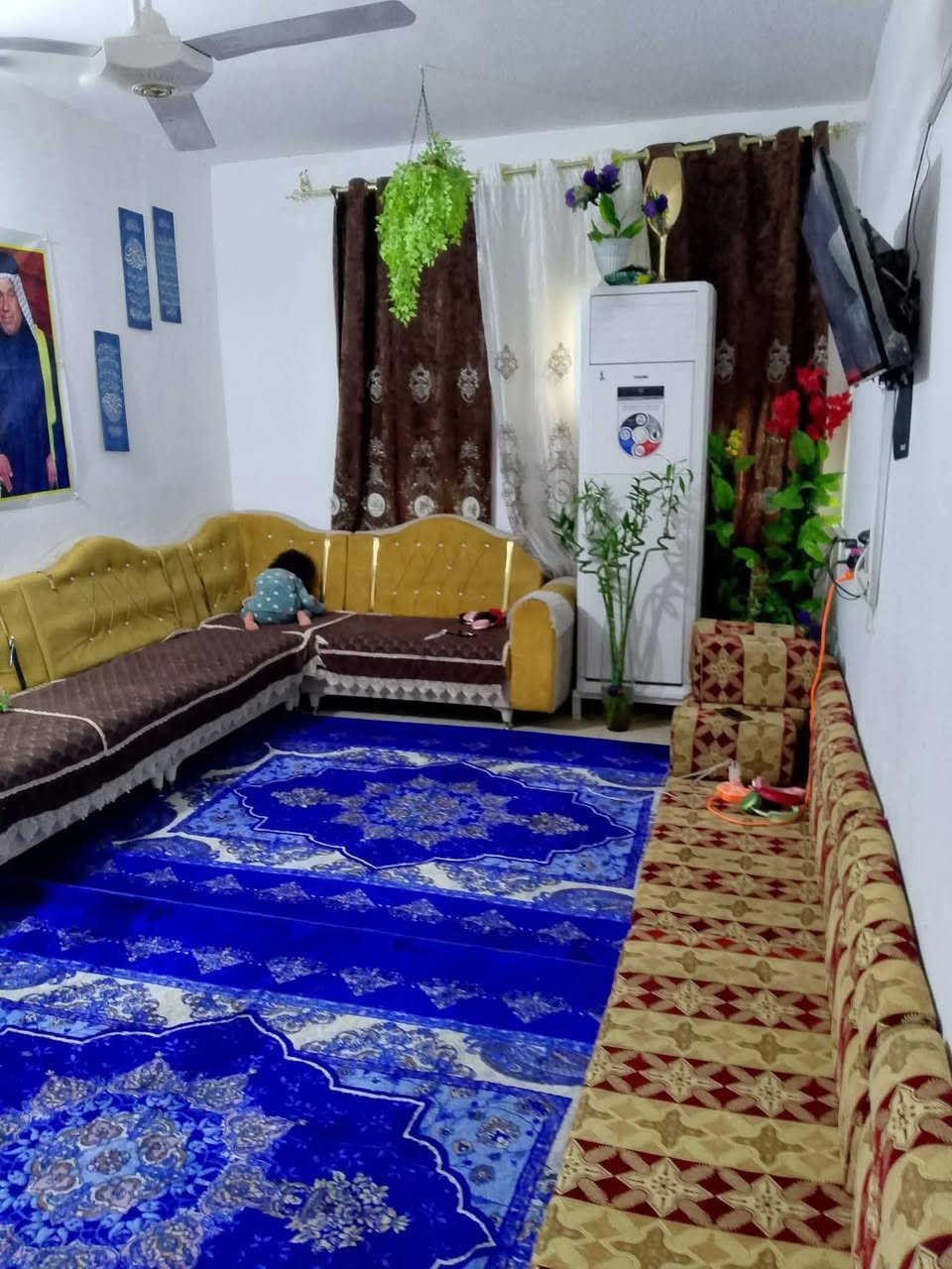 شقه للبيع طابق 3 وسطح معزول وبي غرفه 8مترات  الزعفرانية عمارات اسعيده شارع المشجر عماره 7شقه 11عل شارع بسمي ومحوردرج من البالكون وعل سطح تحويل ثاني يوم السعر 60مليون,,,,, وبي مجال بسيط التصال *********** تفاصيل الشقه بل صور
