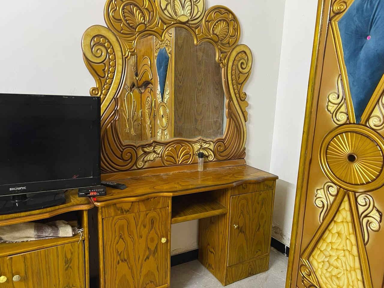 السلام عليكم غرفه اخشاب صاج للبيع خمس ابواب مكان الرشاد السعر 600وبيه مجال للاستفسار ***********
