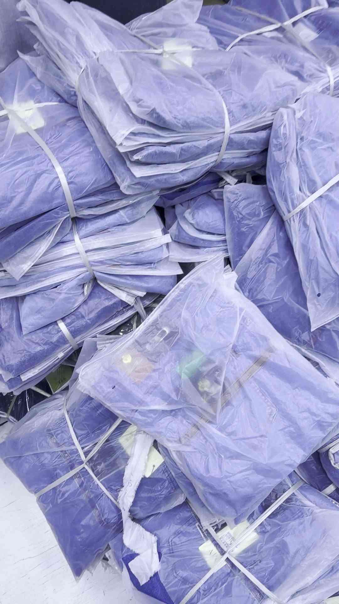 ملابس • للبيع