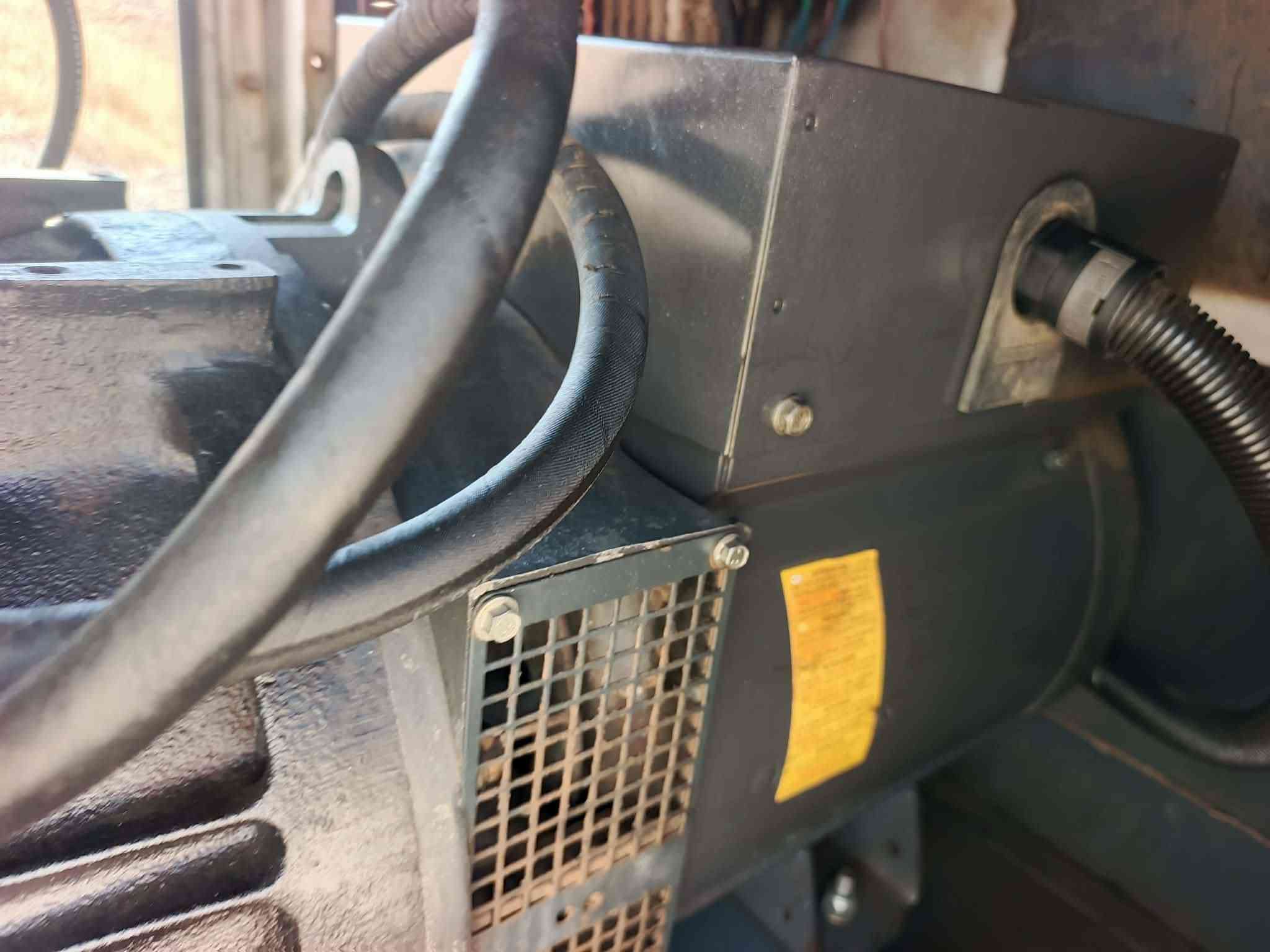 السلام عليكم مولد لمبرديني ايطالي
4 سلندر  16KV  للبيع
للاستفسار اتصل على
***********
