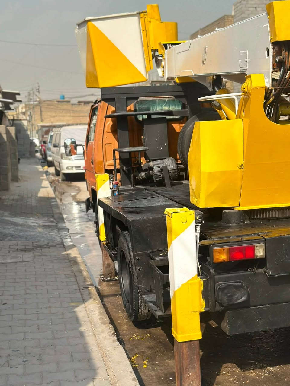 شاحنة • ارتفاع ١٤ • جاهزة للعمل